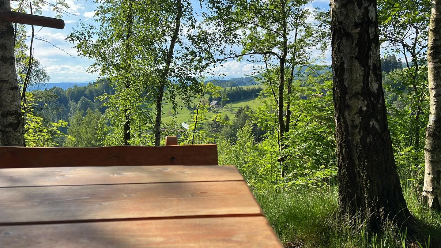 Netradičný relax v prírode pri Adršpachu: vybavená jurta so saunou pre pár aj rodinu – Obrázok 4