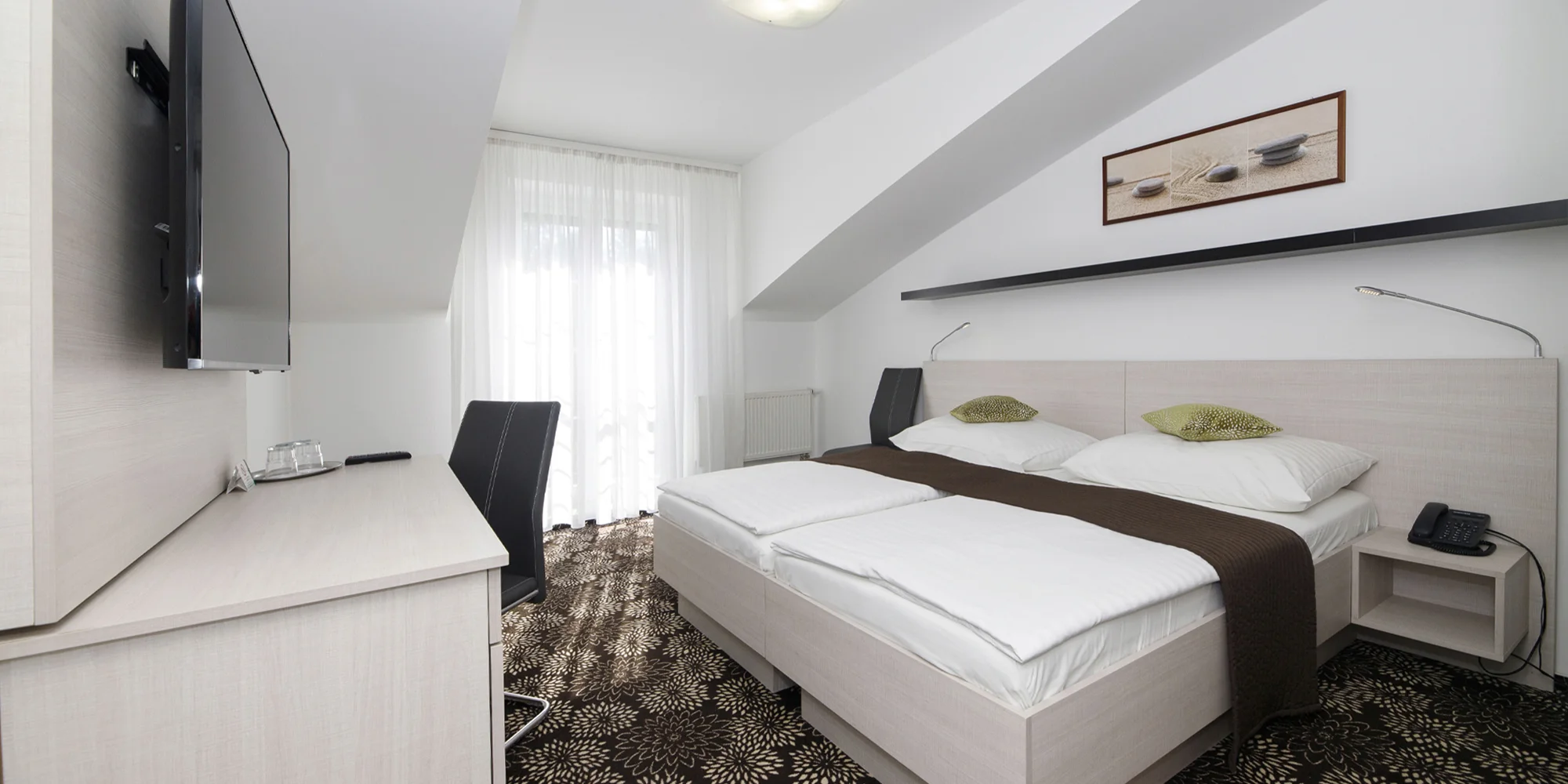 Pobyt v Plzni: 4* hotel s raňajkami, pivo alebo sekt, vonkajší bazén a zľava na tenis – Obrázok 2