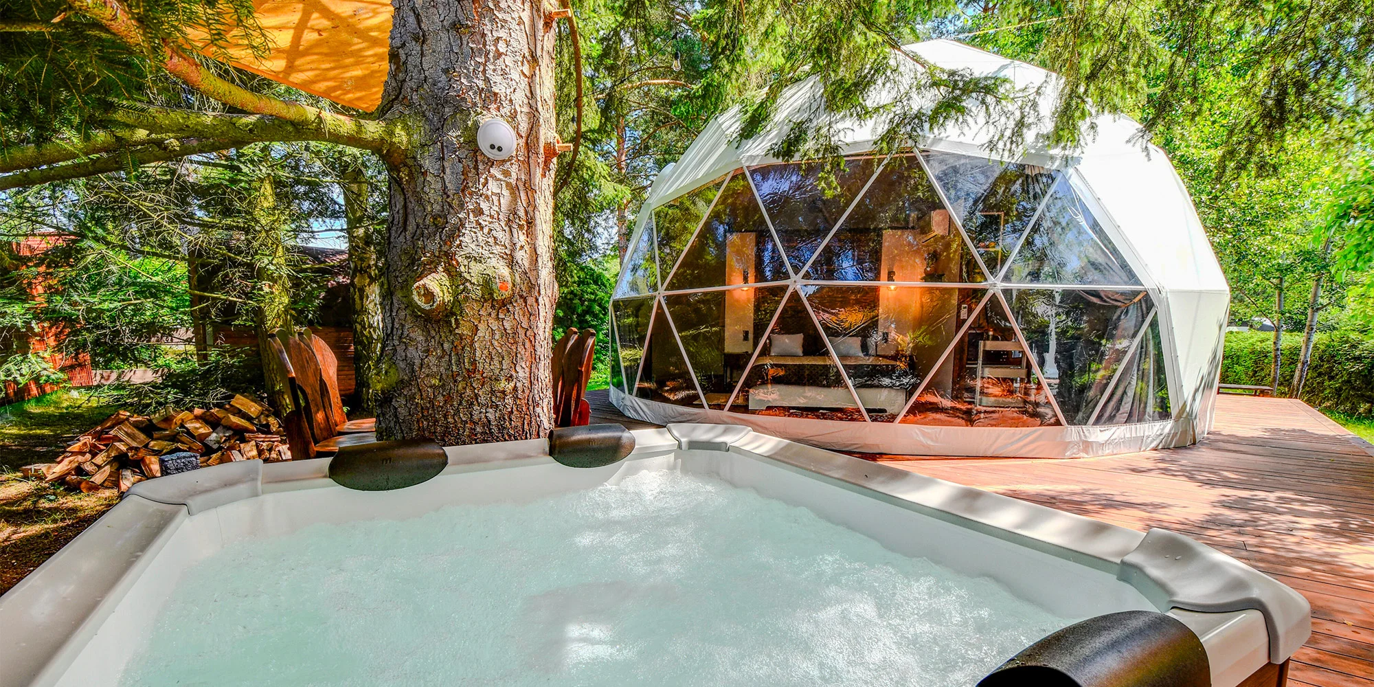 Glamping v stredných Čechách pri vodnej nádrži Slapy: raňajky aj privátna vírivka a vonkajšia sauna