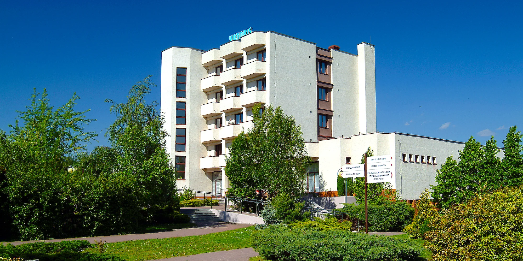 Pobyt v Kúpeľoch Smrdáky s polpenziou, procedúrou i fľašou vína – Obrázok 4