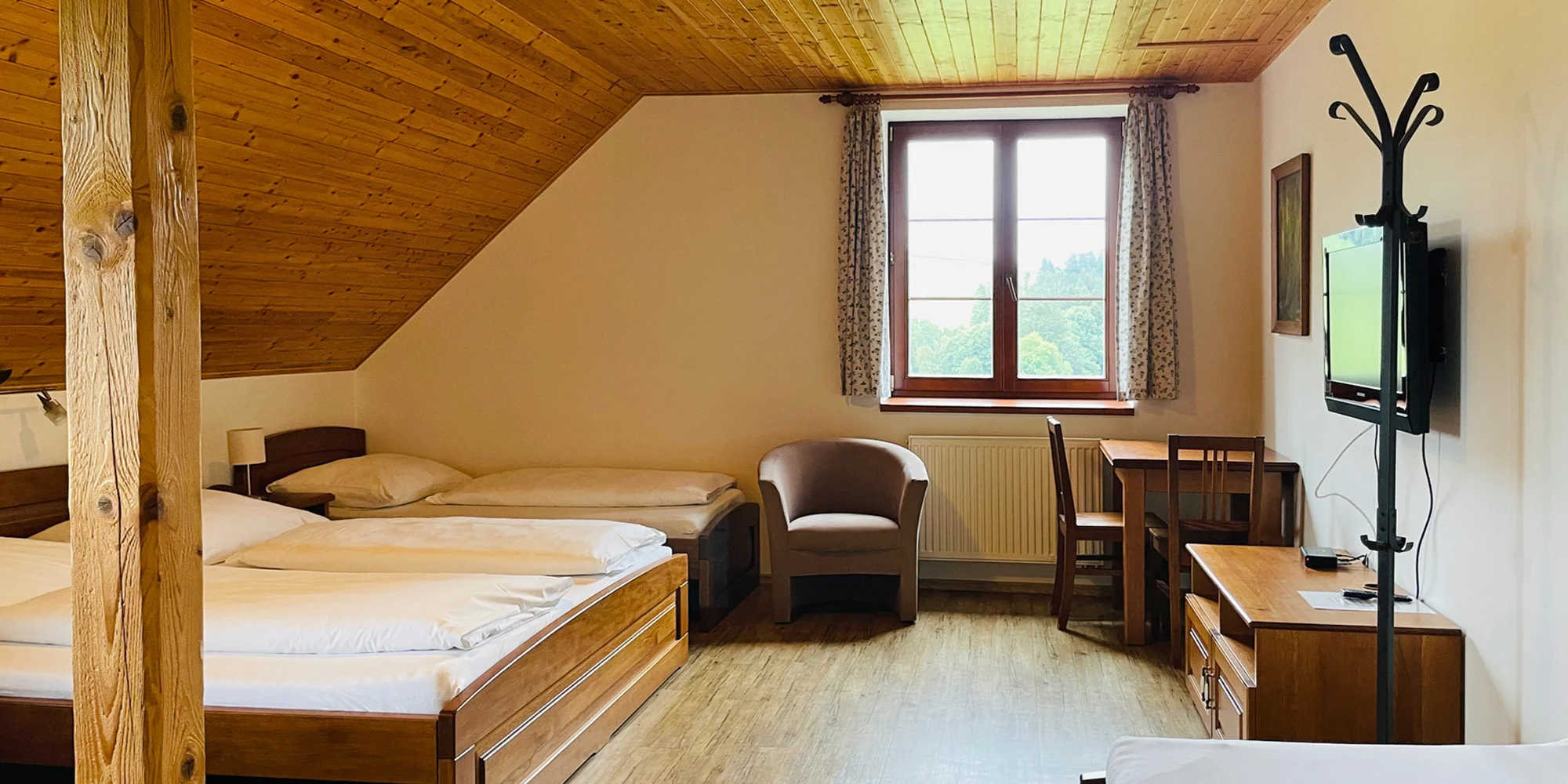 Pohodový pobyt v penzióne na Vysočine s raňajkami až pre 6 osôb – Obrázok 2