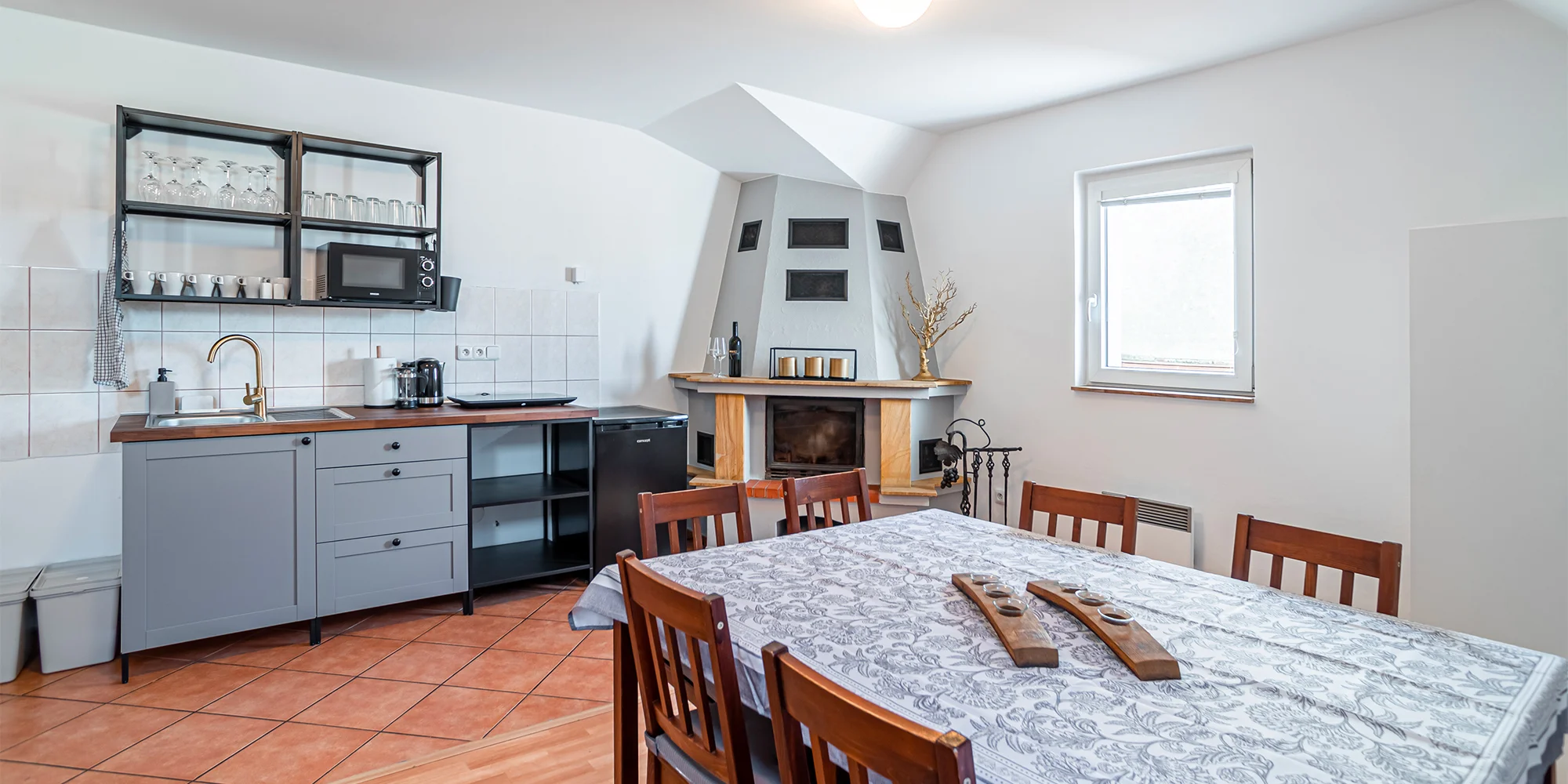 Pobyt vo vinárstve vo Veľkých Bíloviciach aj degustácia vín: apartmán alebo celý penzión až pre 8 osôb – Obrázok 2