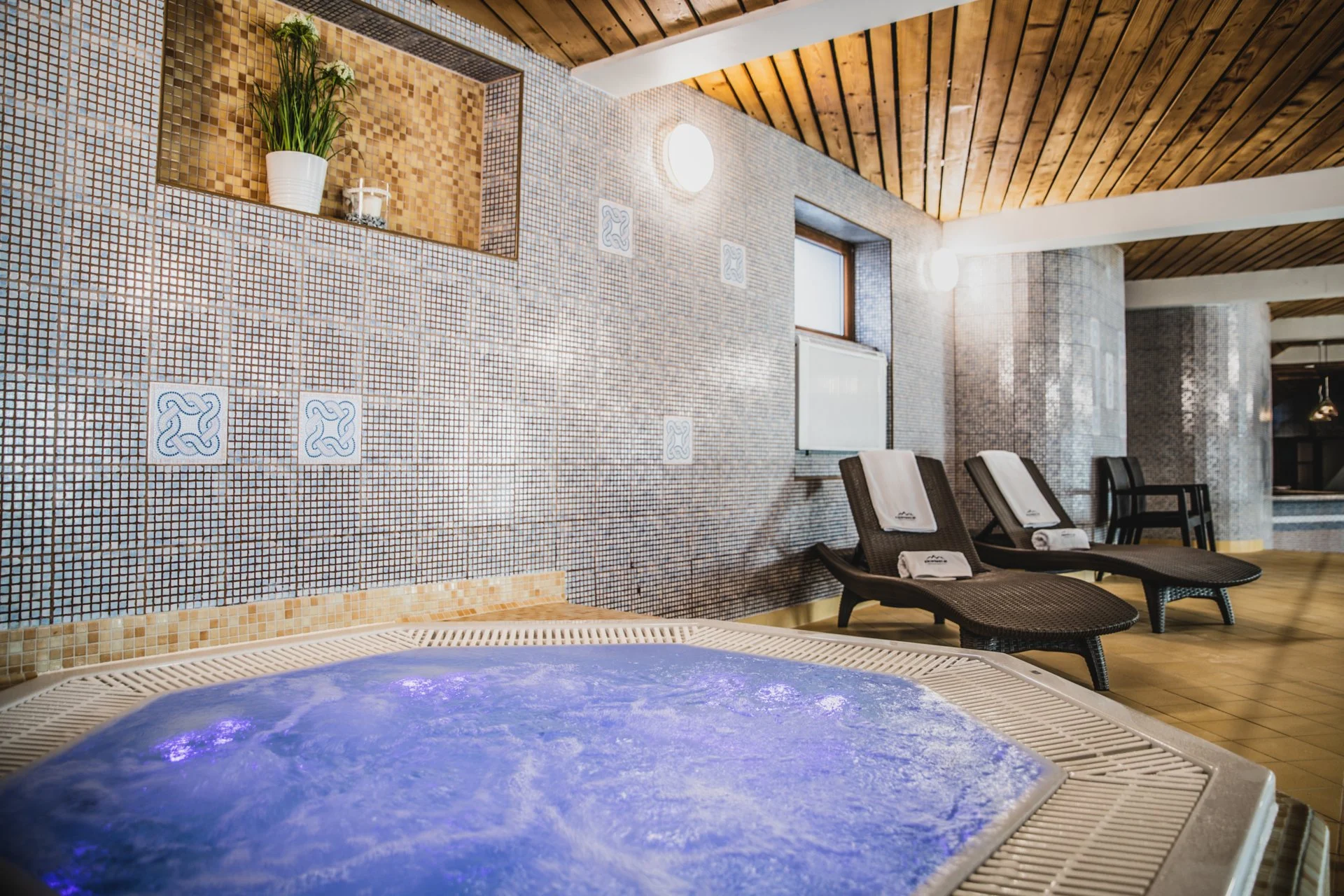 Ubytujte sa na najznámejšej ulici Krupówki v Zakopanom: elegantné izby aj neobmedzený vstup do wellness – Obrázok 6