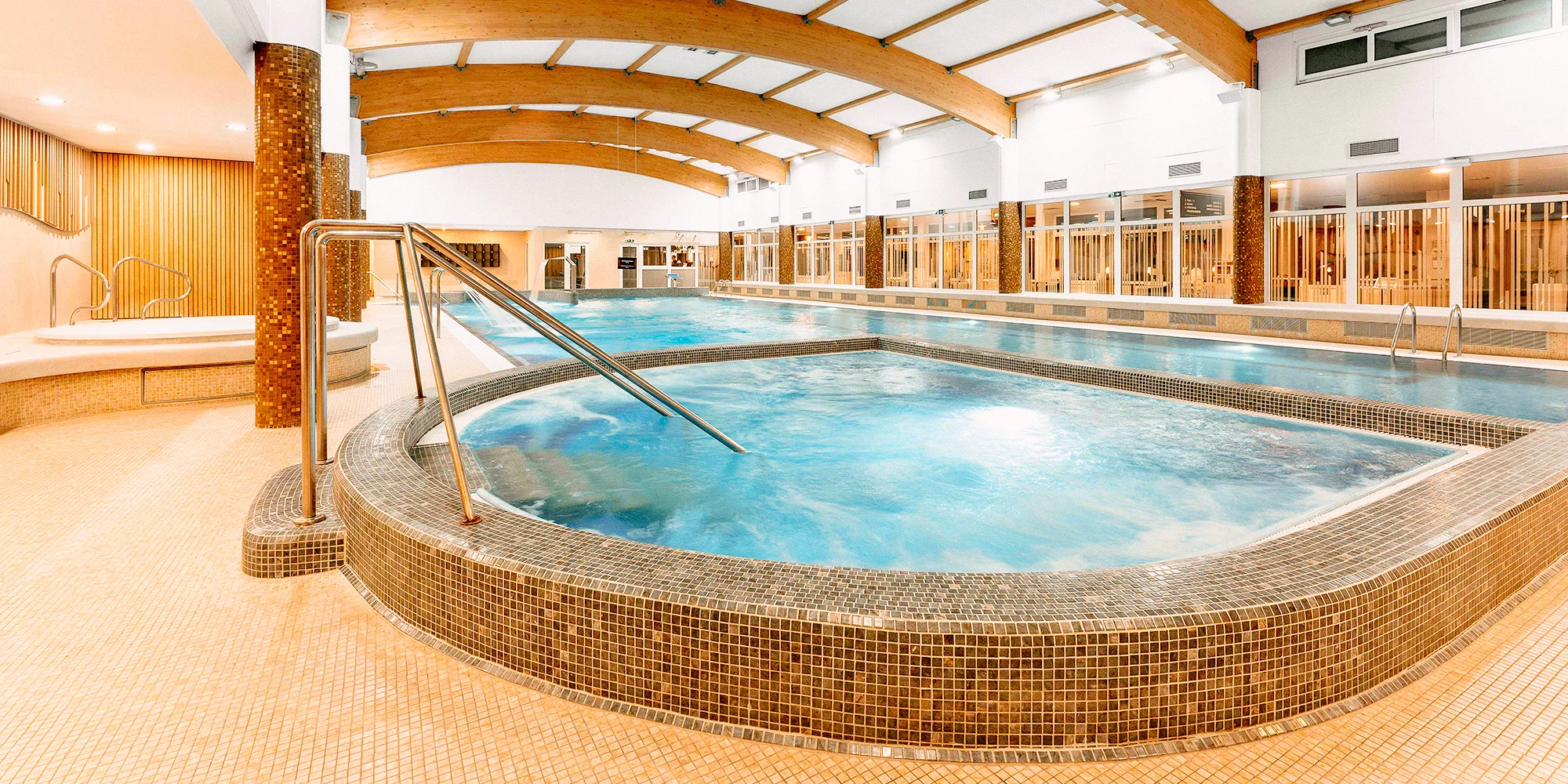 Pobyt v hoteli s najväčším wellness v Prahe: raňajky alebo polpenzia, bazény a sauny aj fitness