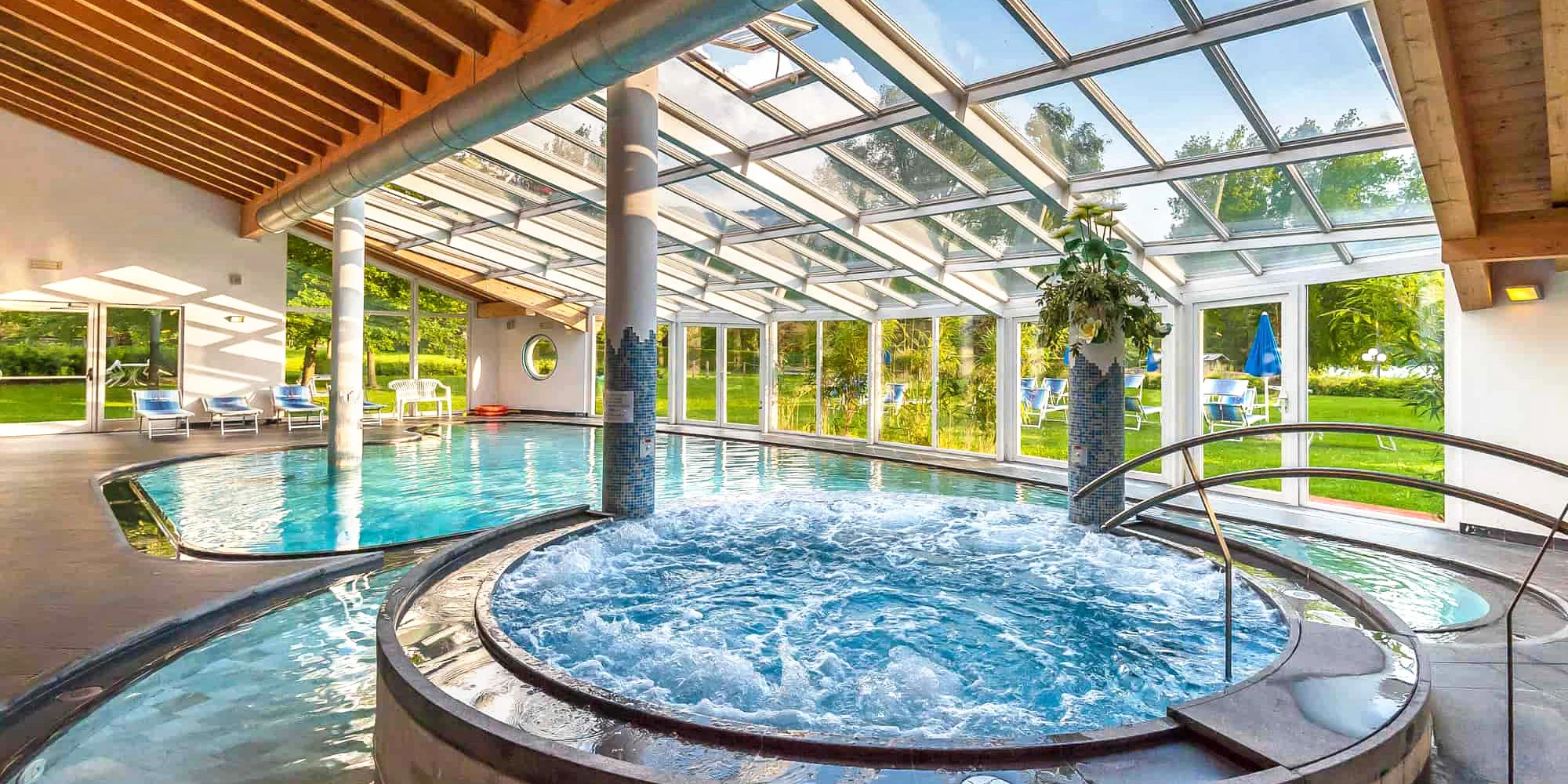 Wellness pobyt s plnou penziou v talianskych Alpách: hotel s bio záhradou, bazénom a spa pri Terme di Levico