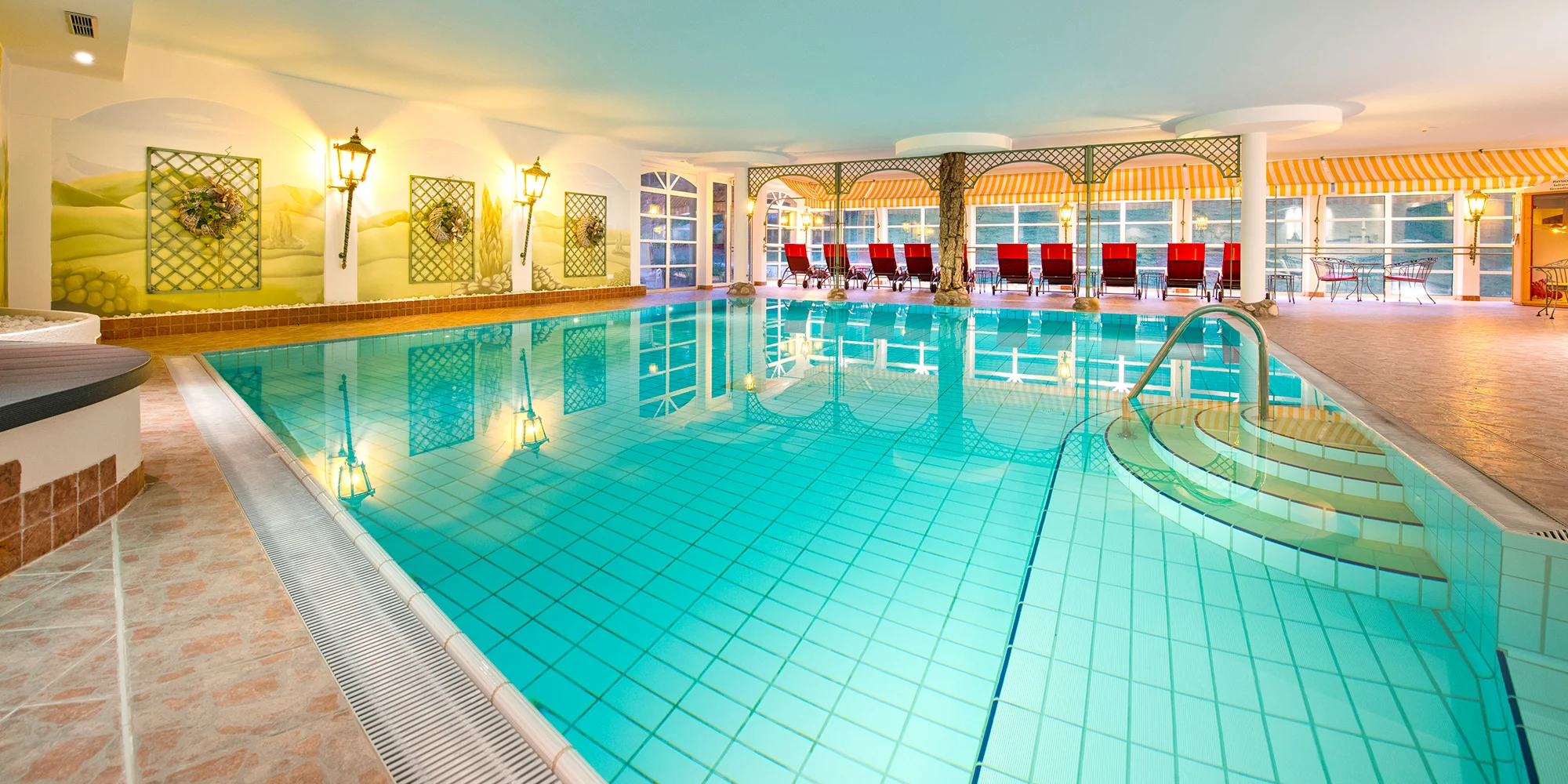 Alpský raj neďaleko Innsbrucku: wellness s bazénom a saunami, polpenzia, masáž aj turistické palice – Obrázok 2