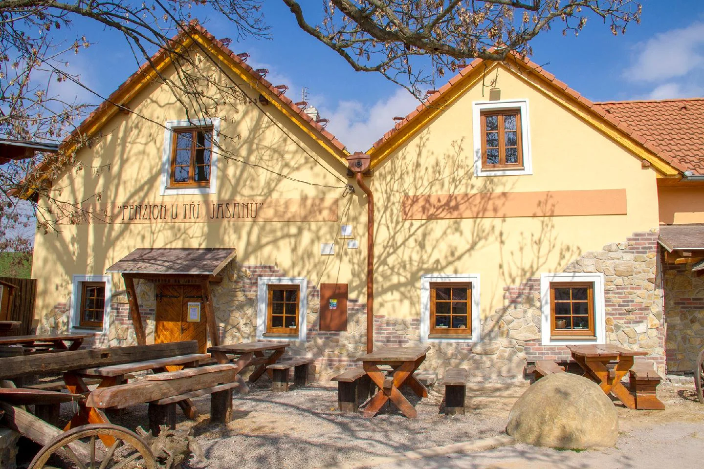 Relax pri Znojme: návšteva Louckého kláštora, potešenie pre milovníkov vína aj kredit 800 Kč na jedlo – Obrázok 6
