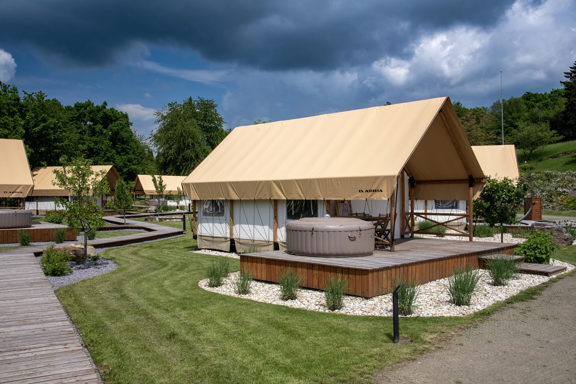 Dovolenka v luxusnom glampingu v srdci Štiavnických vrchov: pre dvojice aj 6 členné skupinky – Obrázok 5