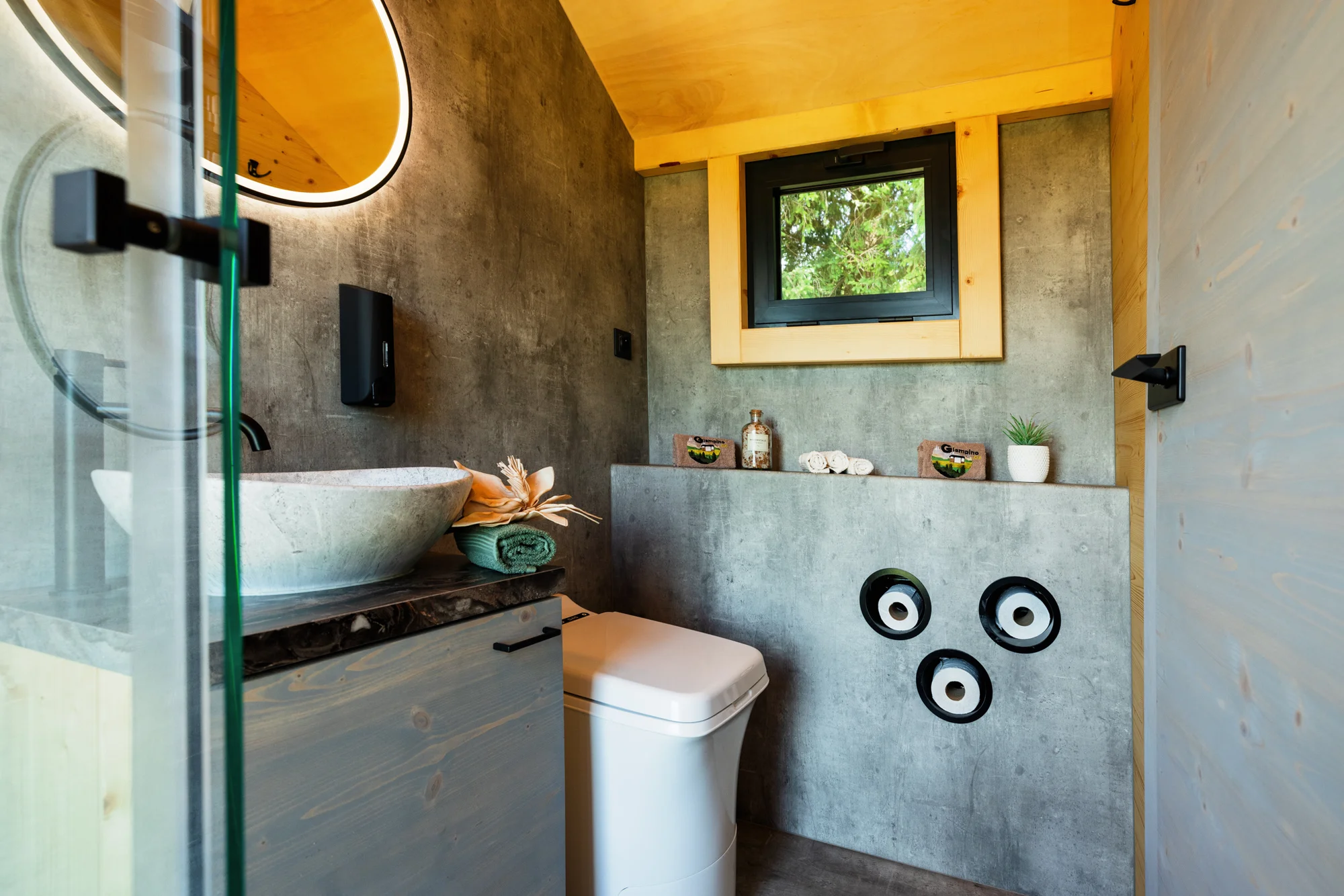 Tiny house Honzík: plne vybavený domček pri lese s terasou a výhľadom na pastviny – Obrázok 5
