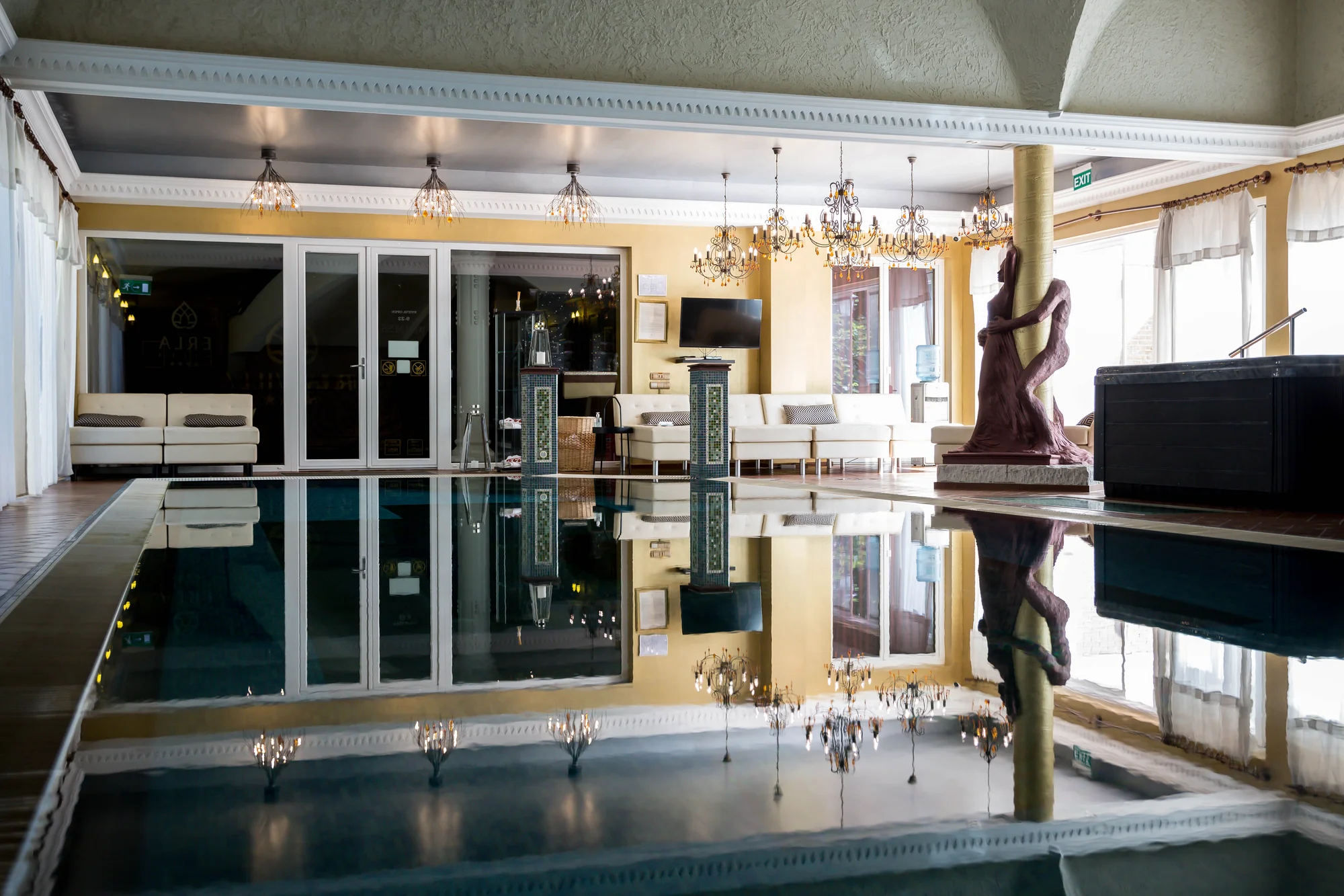 Adult friendly hotel v historickom centre mesta Eger: raňajky či polpenzia, neobmedzeným wellness, bazén – Obrázok 5