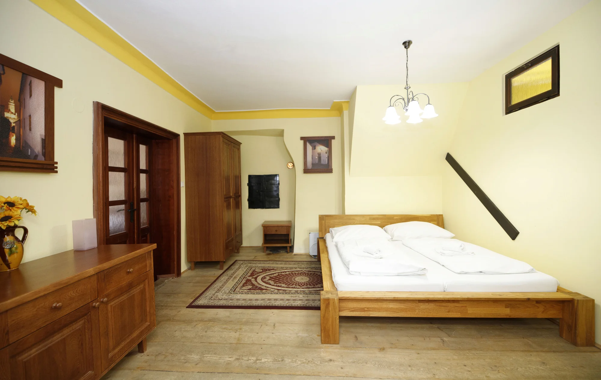 Pobyt v srdci Českého Krumlova s raňajkami a vínom: izba alebo apartmán až pre 5 osôb – Obrázok 6