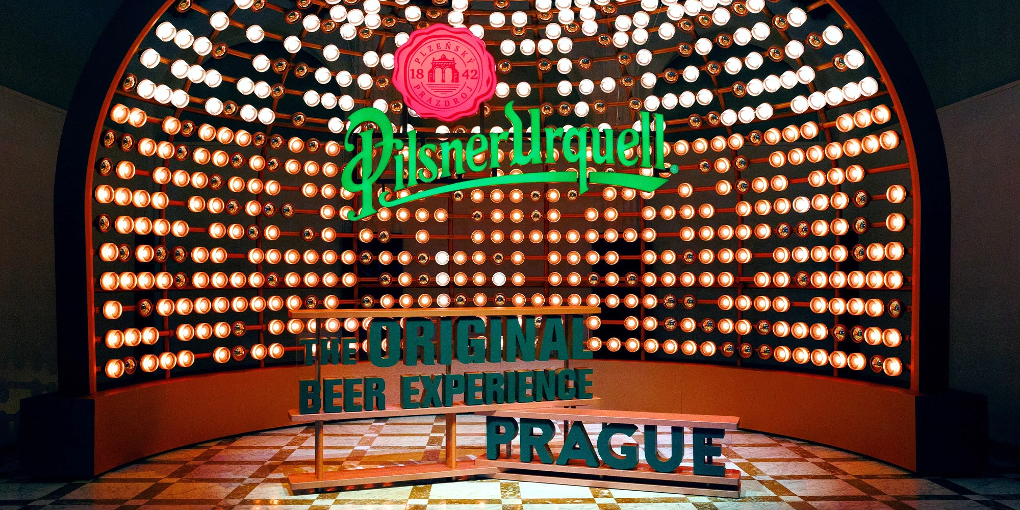 Škola čapovania alebo expozícia Pilsner Urquell Experience v Prahe – Obrázok 2