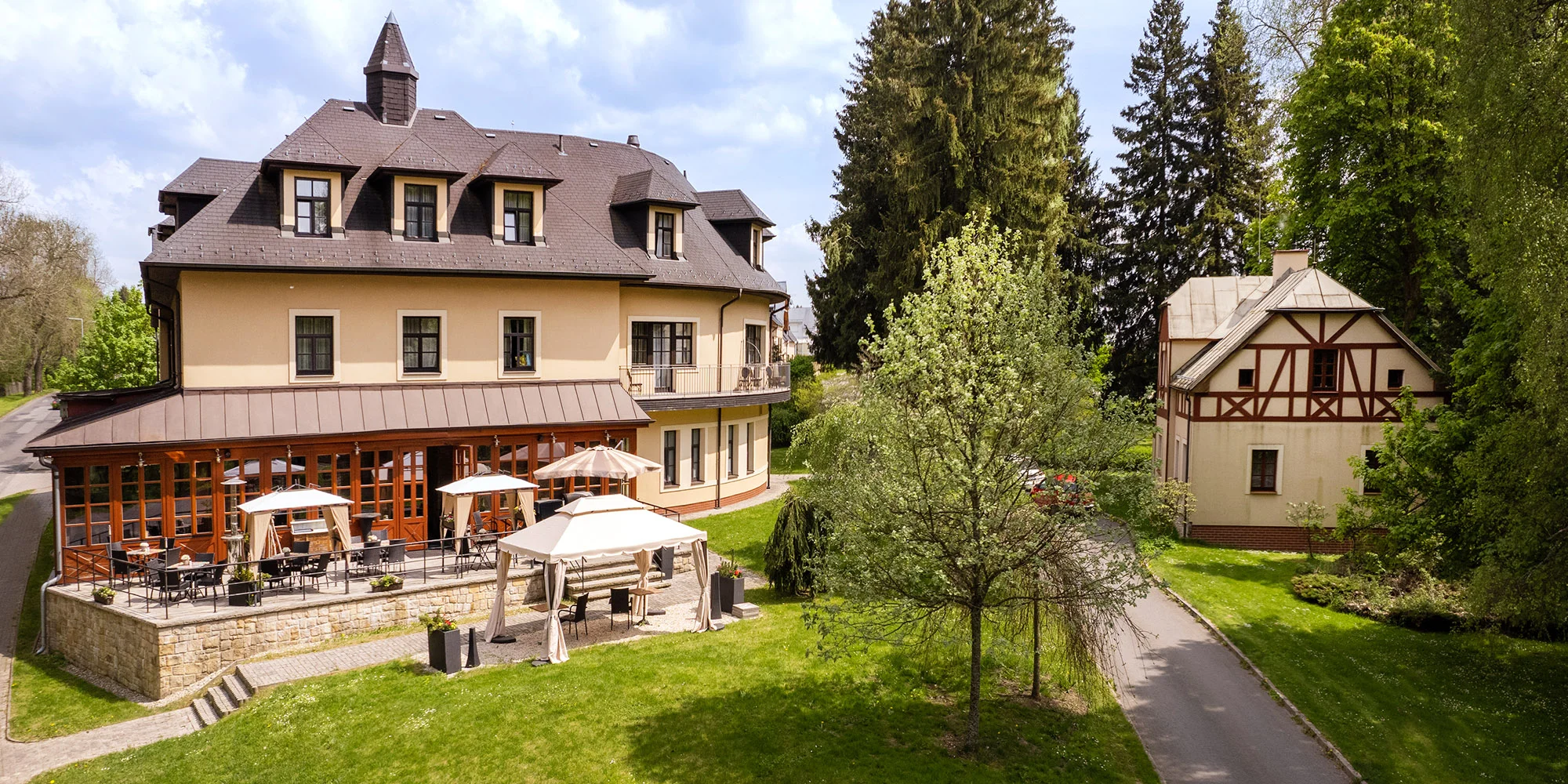 4* hotel v pokojnej časti Mariánskych Lázní: raňajky aj balíčky s wellness a procedúrami