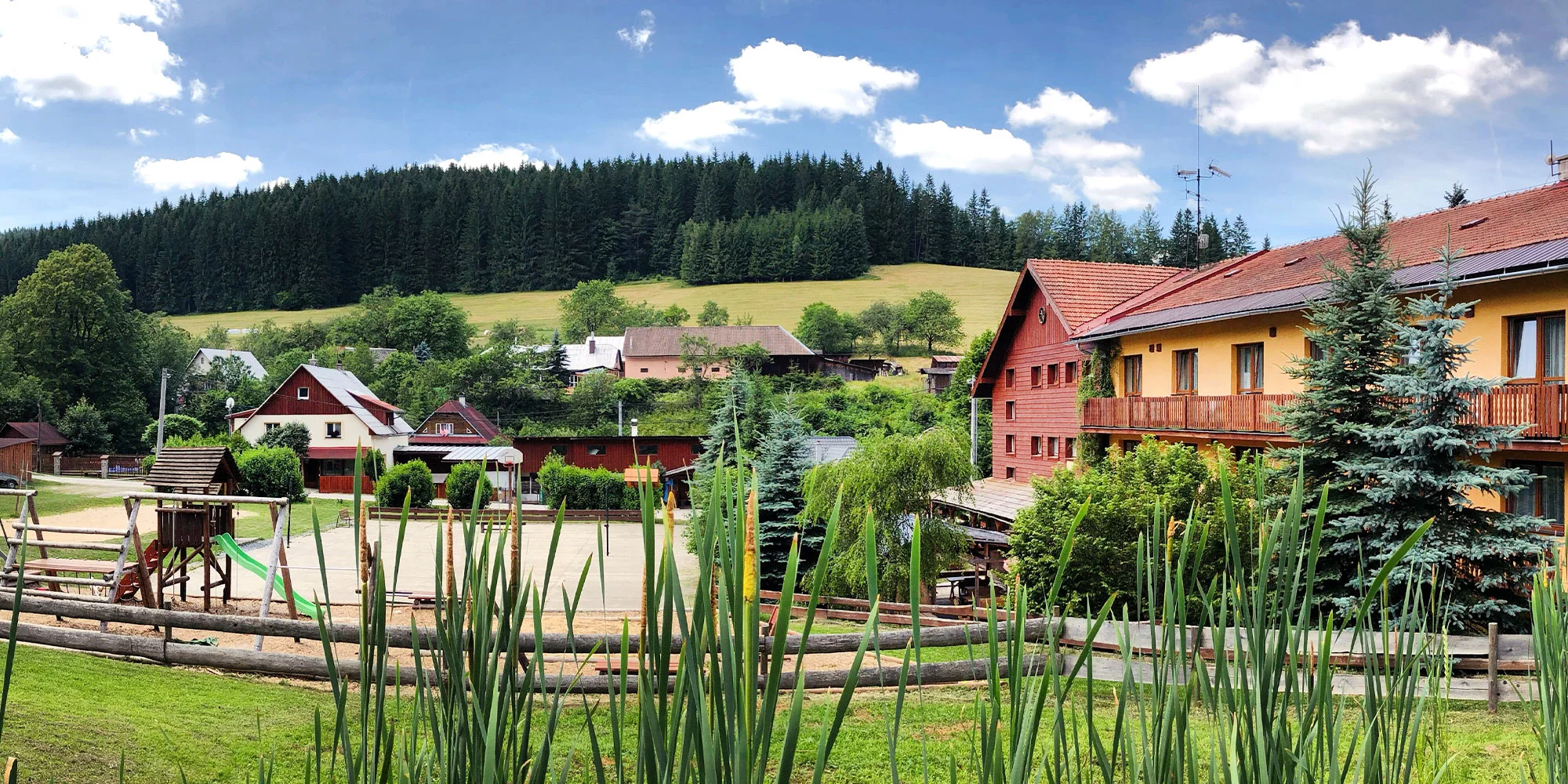 Dovolenka s polpenziou pre pár aj rodinu vo vychýrenom turistickom centre Beskýd