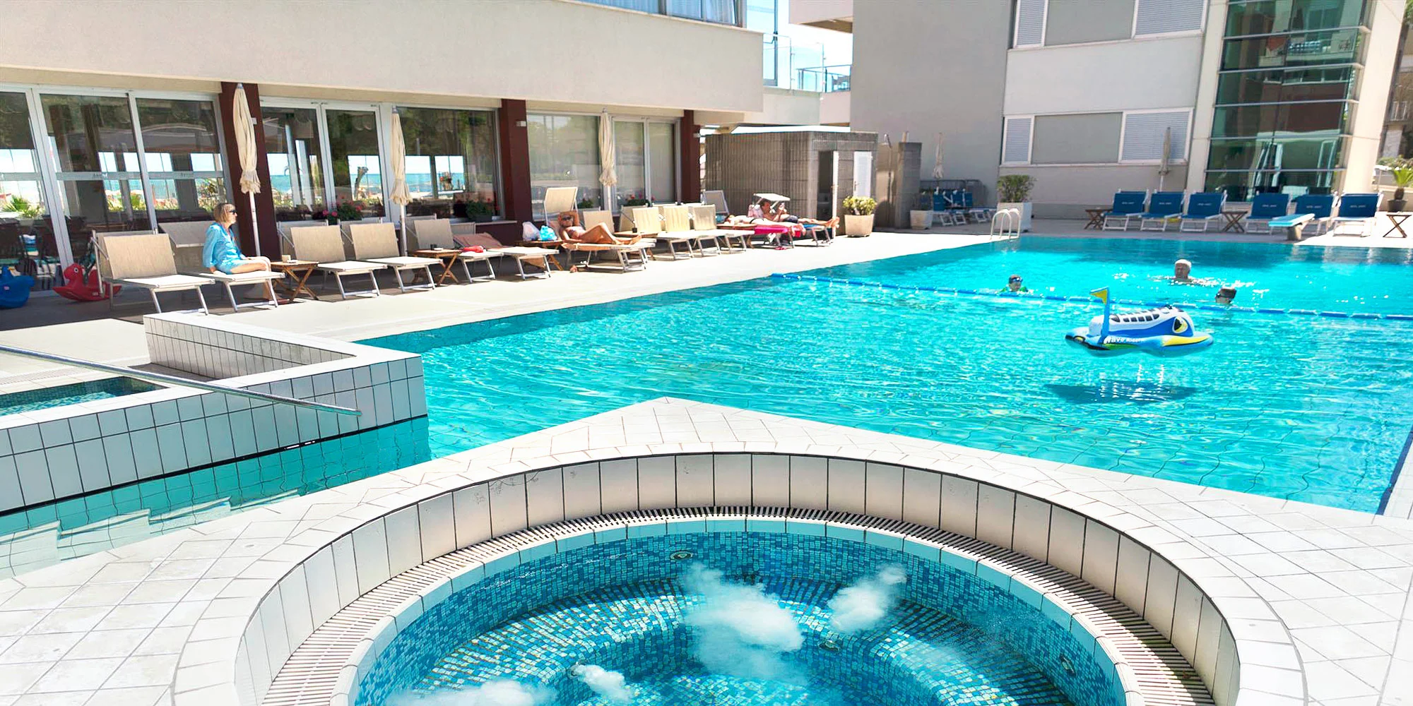 Dovolenka v talianskom Rimini: 4* hotel pri pláži, strava, wellness aj miniklub