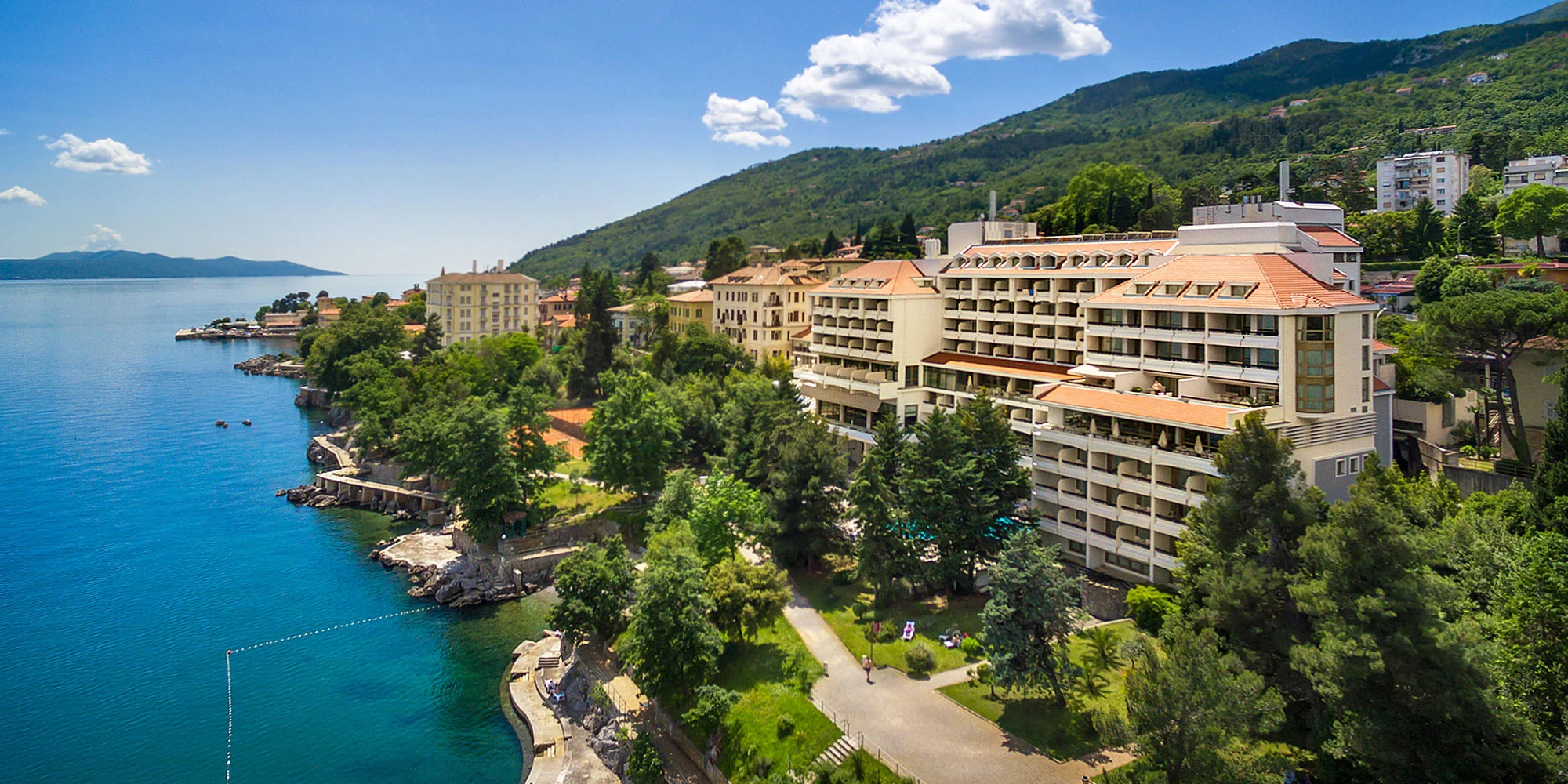 4* hotel na Opatijskej riviére: strava, bazény, sauny a súkromná pláž, 3 deti zdarma