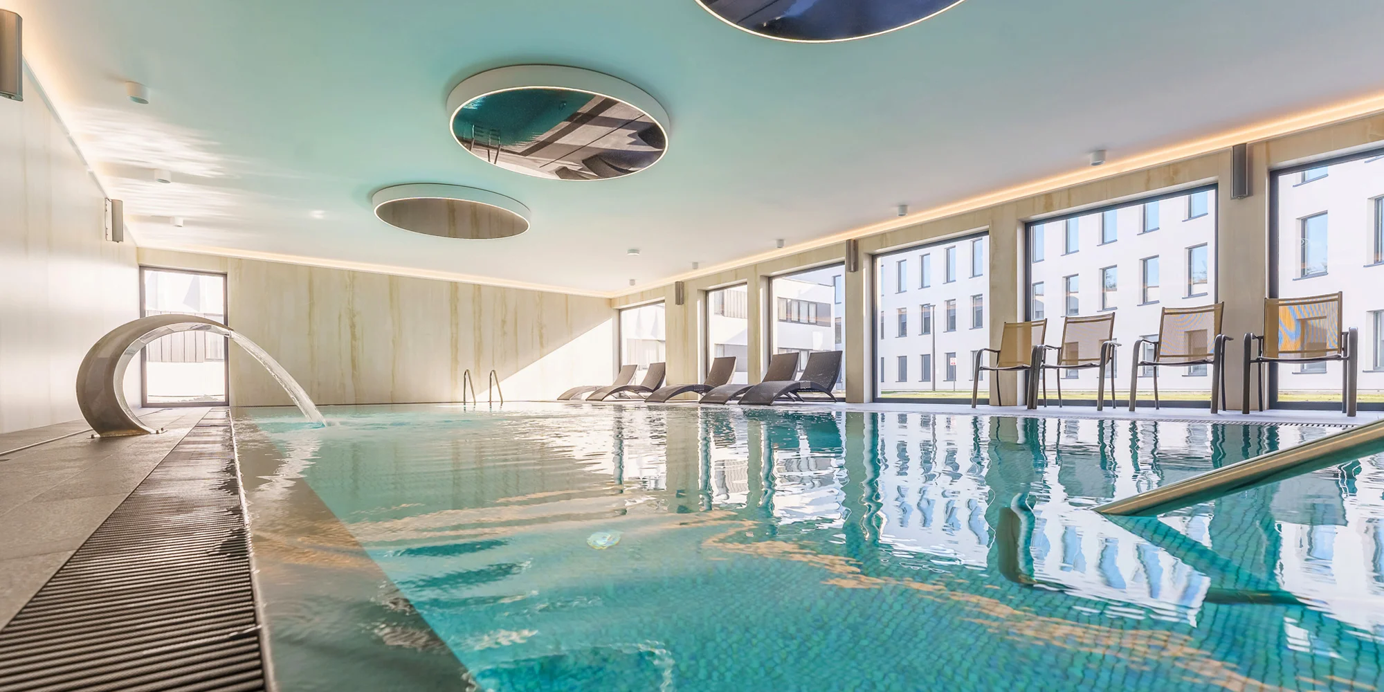 Resort v Kolobřehu pri pláži: neobmedzený wellness, all inclusive alebo polpenzia, výhody za dlhší pobyt – Obrázok 2