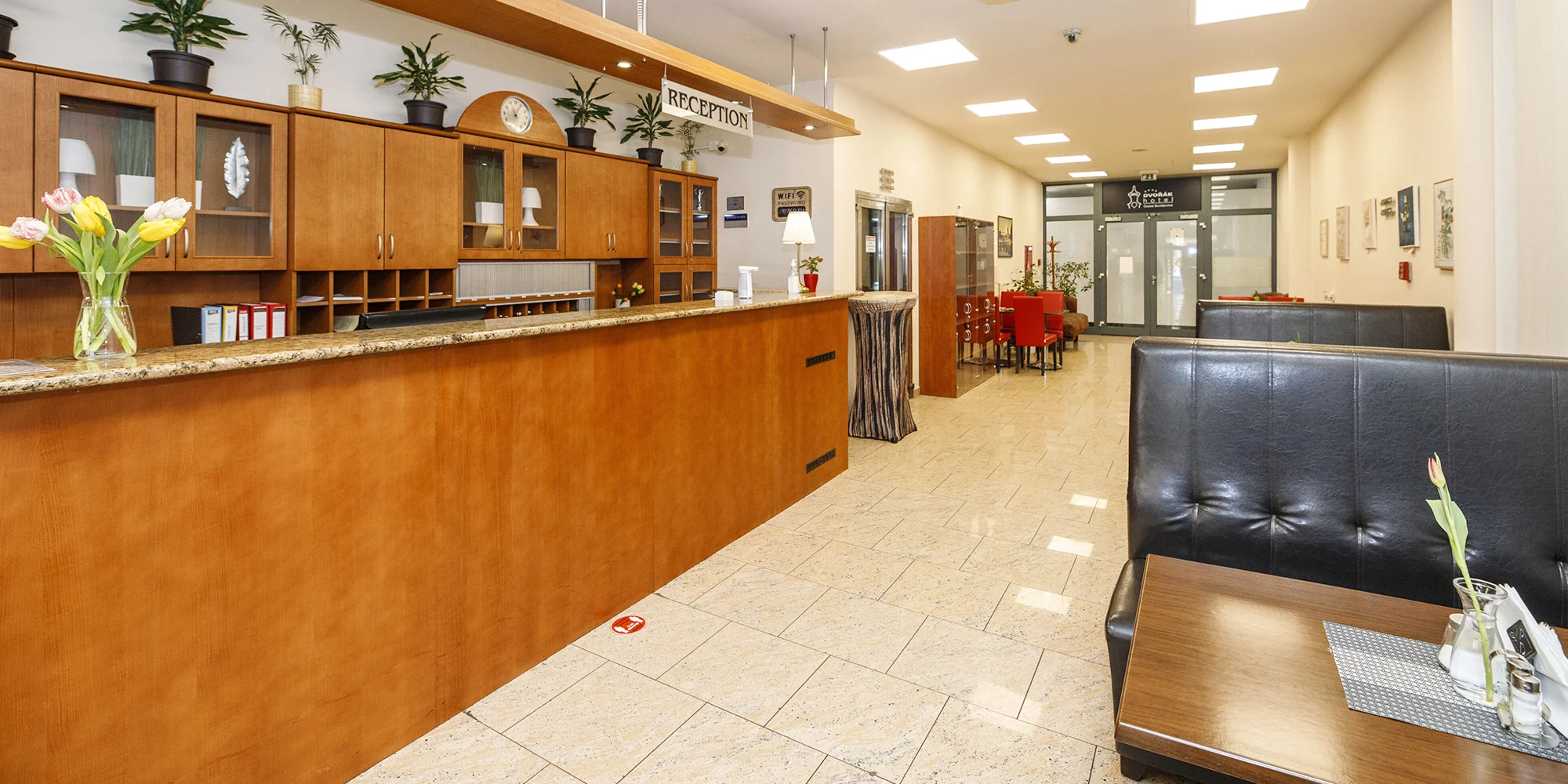 Pobyt v centre Českých Budějovíc: hotel priamo na námestí a bufetové raňajky – Obrázok 4