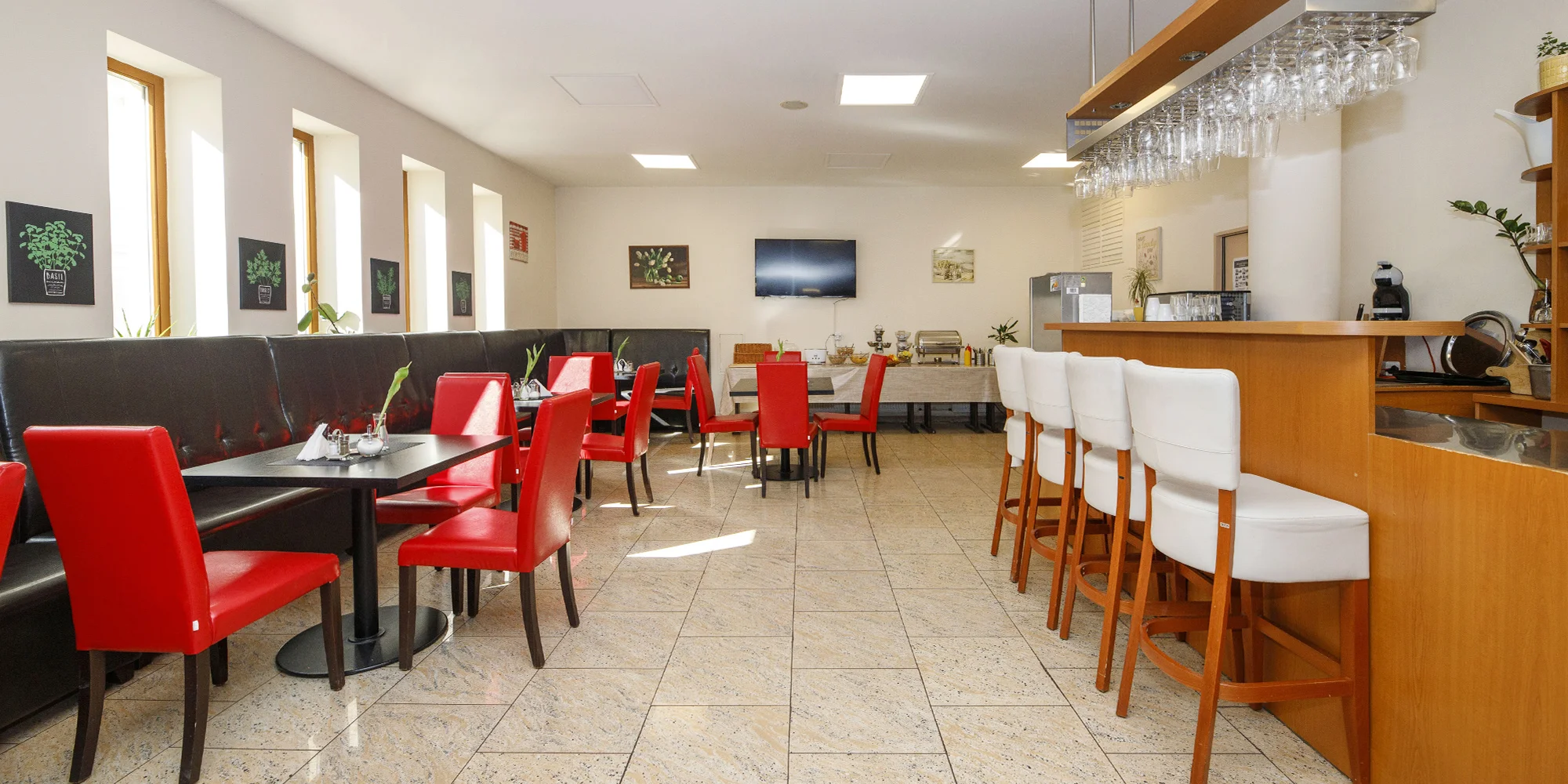 Pobyt v centre Českých Budějovíc: hotel priamo na námestí a bufetové raňajky – Obrázok 3