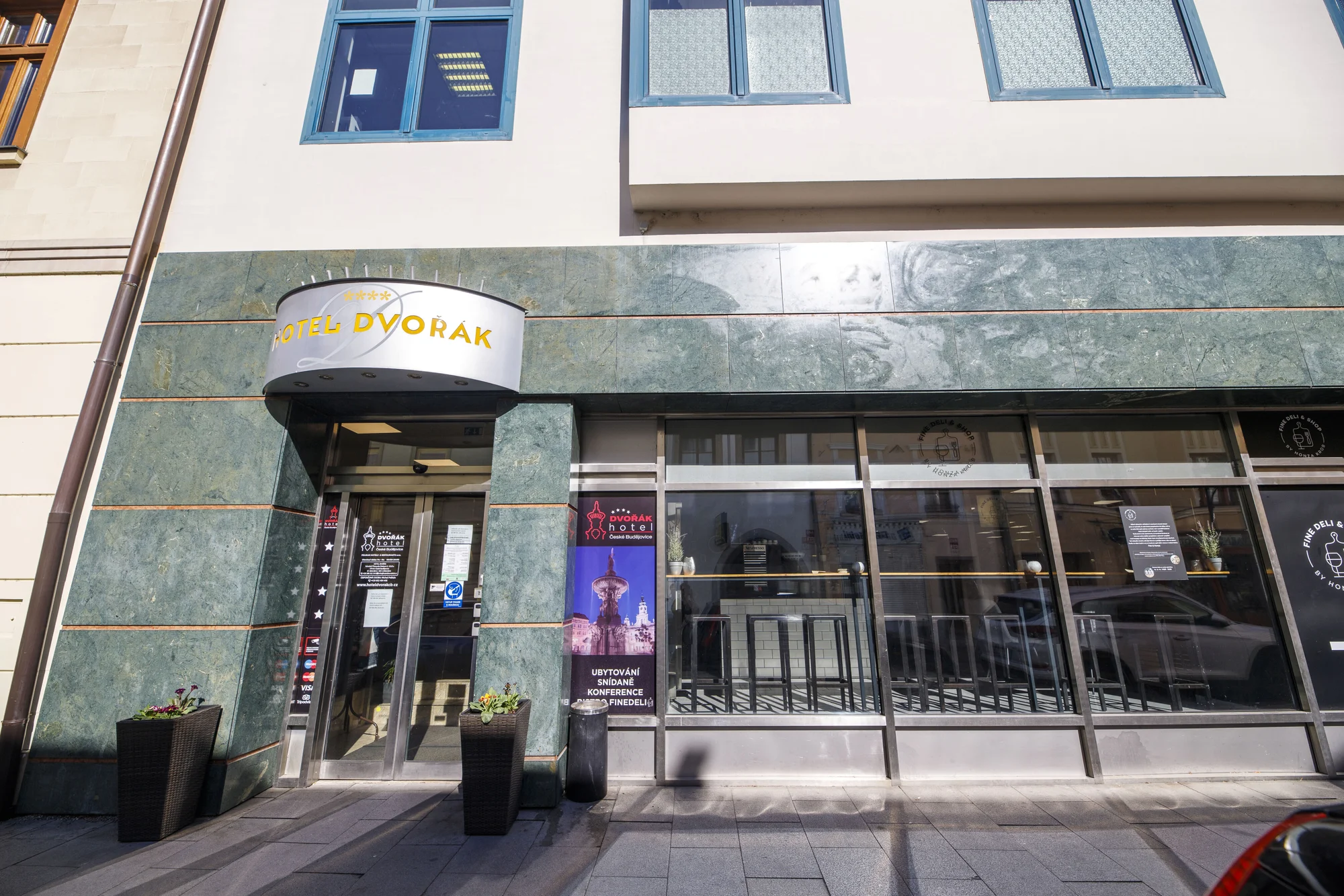 Pobyt v centre Českých Budějovíc: hotel priamo na námestí a bufetové raňajky – Obrázok 5