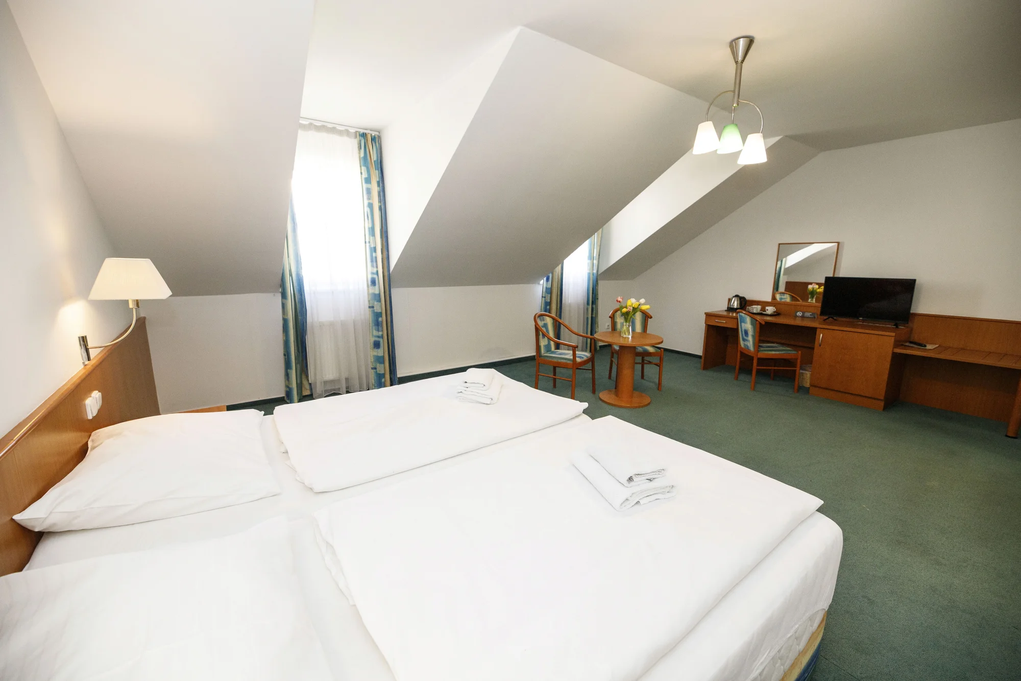Pobyt v centre Českých Budějovíc: hotel priamo na námestí a bufetové raňajky – Obrázok 6