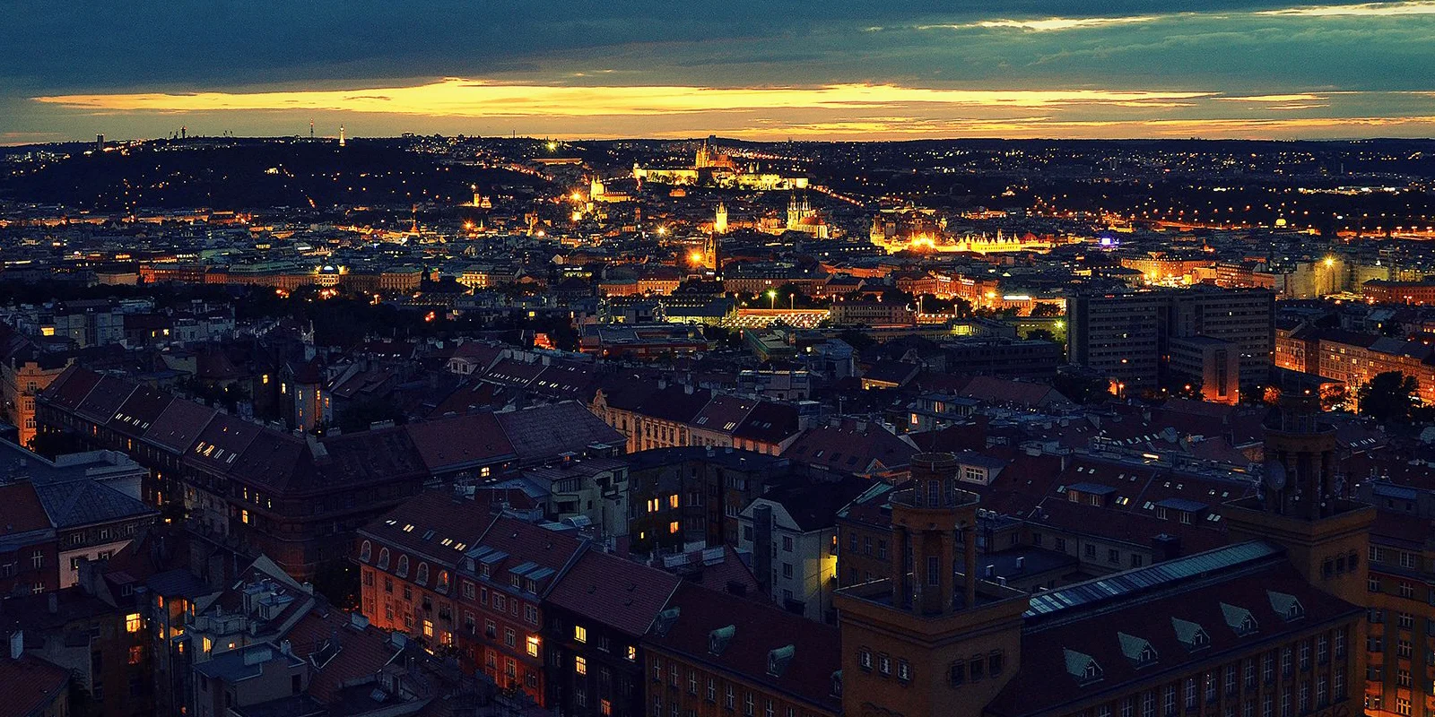 Romantika s výhľadom na Prahu: pobyt v unikátnom hoteli v Žižkovskej veži s raňajkami a vínom – Obrázok 6