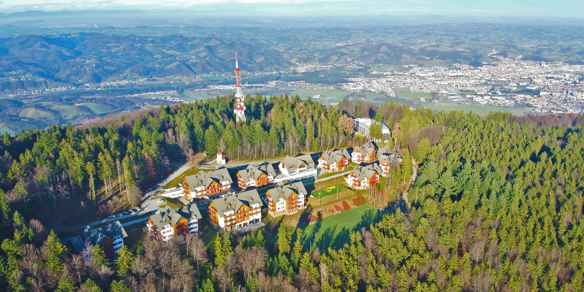 Slovinské Alpy pre pár aj rodinu: polpenzia, vstup do bazéna a cez víkend sauny
