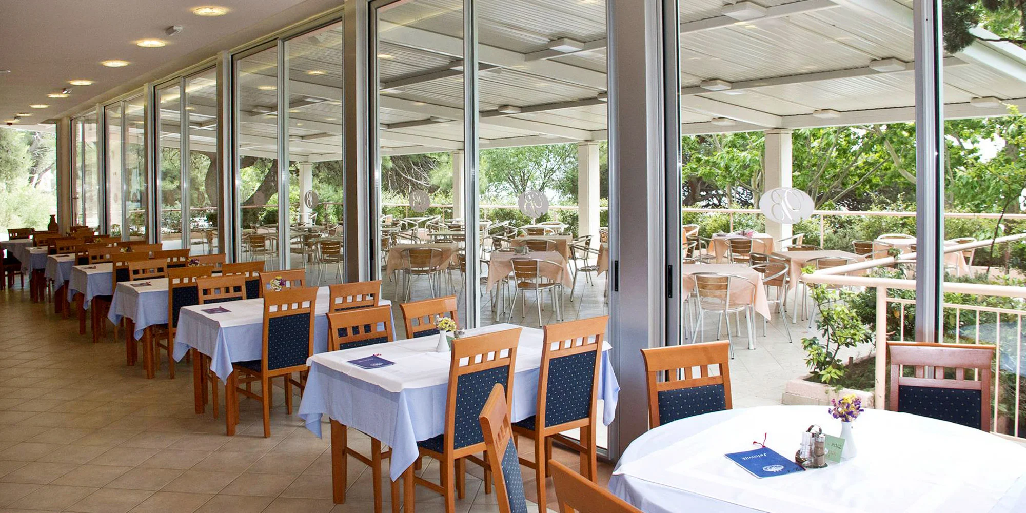 Na dovolenku do Chorvátska: hotel v Omiši blízko pláže, polpenzia – Obrázok 2