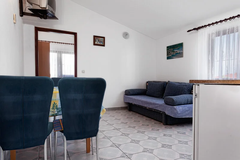 Pohoda v Chorvátsku priamo pri mori: moderný apartmán s kuchynkou – Obrázok 5