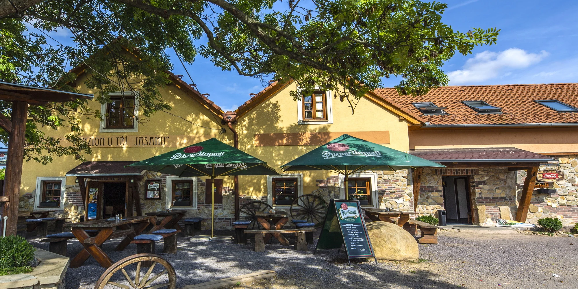 Relax pri Znojme: návšteva Louckého kláštora, potešenie pre milovníkov vína aj kredit 800 Kč na jedlo