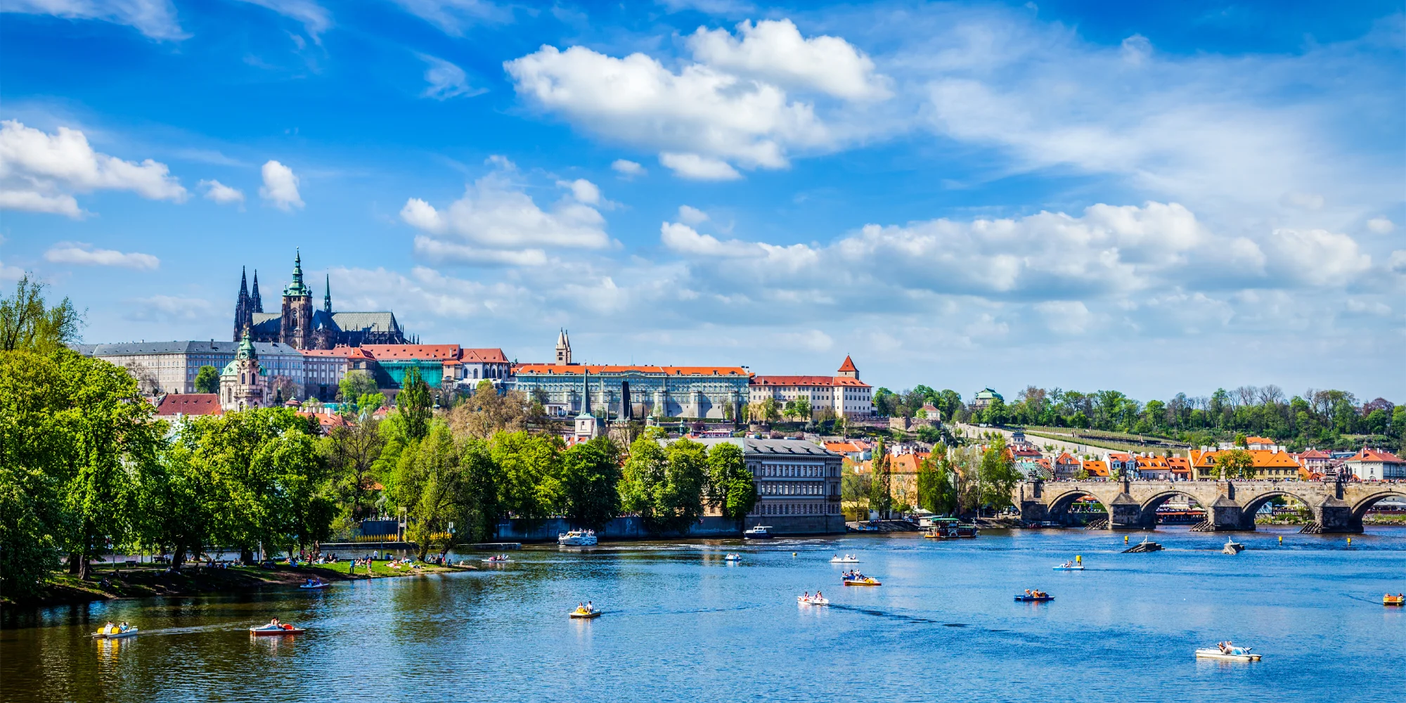 Moderný hotel na Rohanskom nábreží s bohatými raňajkami – Obrázok 4