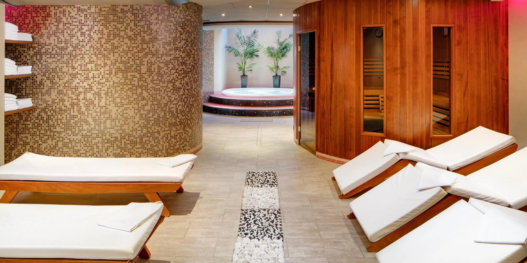 Jednotlivci, páry či s rodinou do Brna: hotel so strešným wellness, raňajky aj večere – Obrázok 5