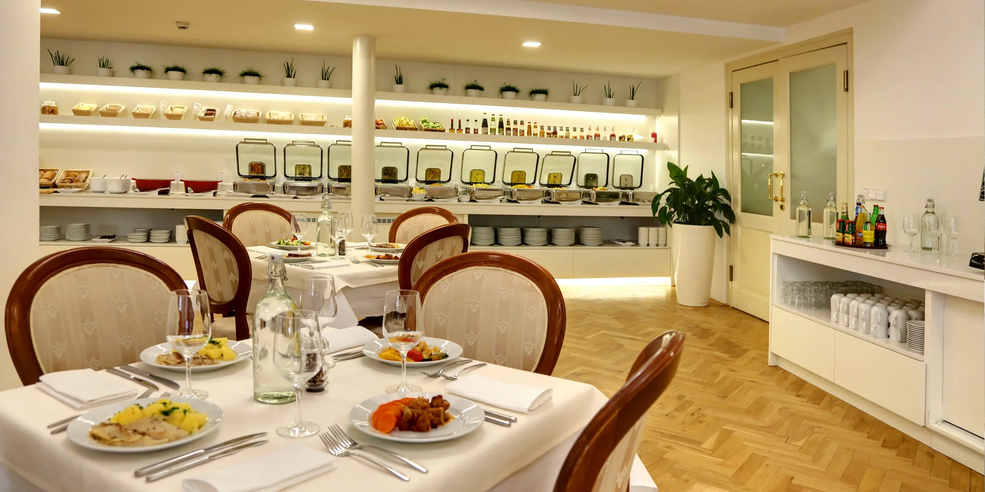 Relax v Karlových Varoch: hotel priamo pri kolonáde, wellness centrum, procedúry a raňajky alebo polpenzia – Obrázok 5
