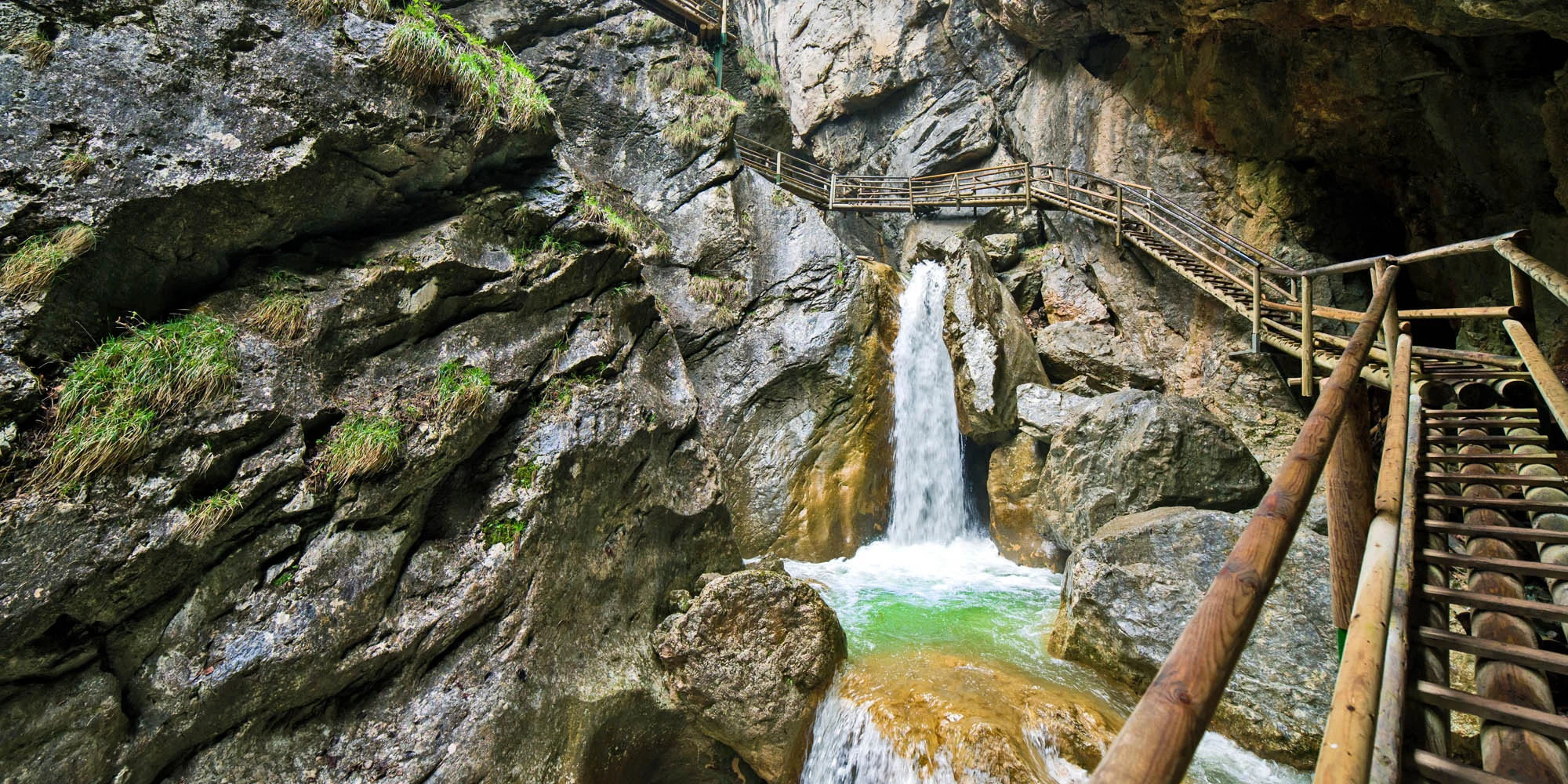Zájazd na Medvediu roklinu: zážitková turistika v Rakúsku! – Obrázok 2