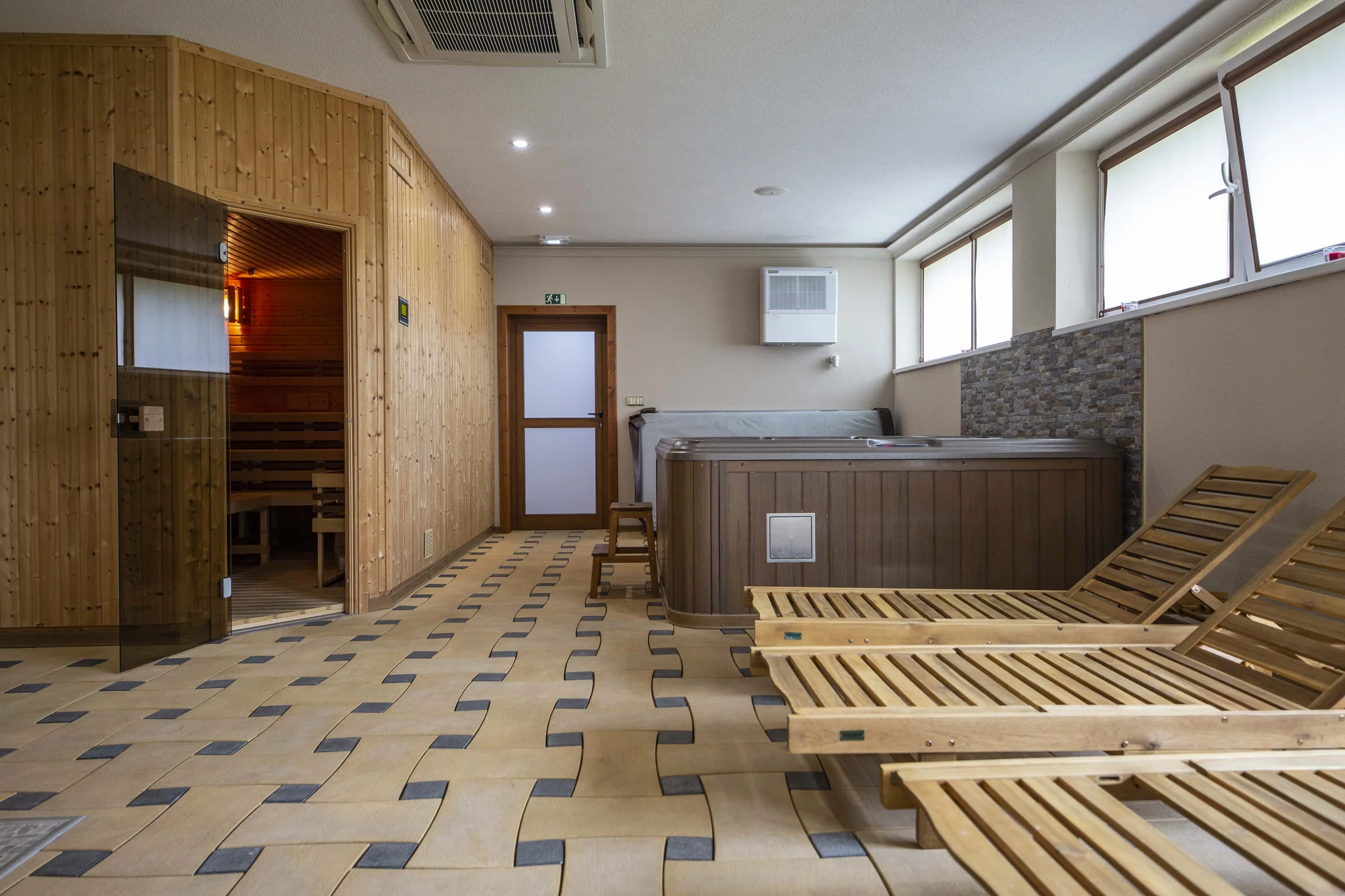 Za romantikou a relaxom: pobyt v rezorte Vigvam s jedlom, wellness a degustáciou vína – Obrázok 6
