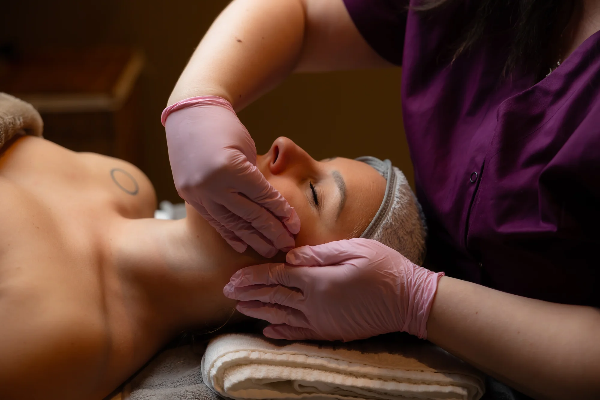 Komplexná starostlivosť o tvár a dekolt: bukálna masáž, maderoterapia tváre aj hĺbkové čistenie – Obrázok 6