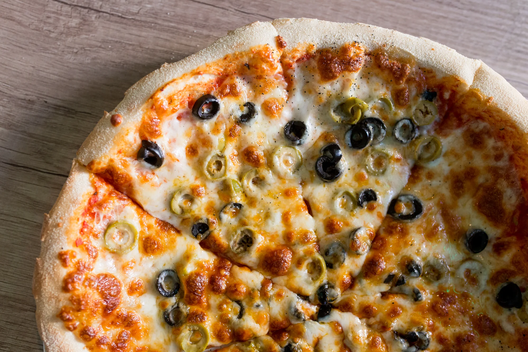 Chrumkavá pizza podľa vlastného výberu: v ponuke až 10 druhov – Obrázok 6