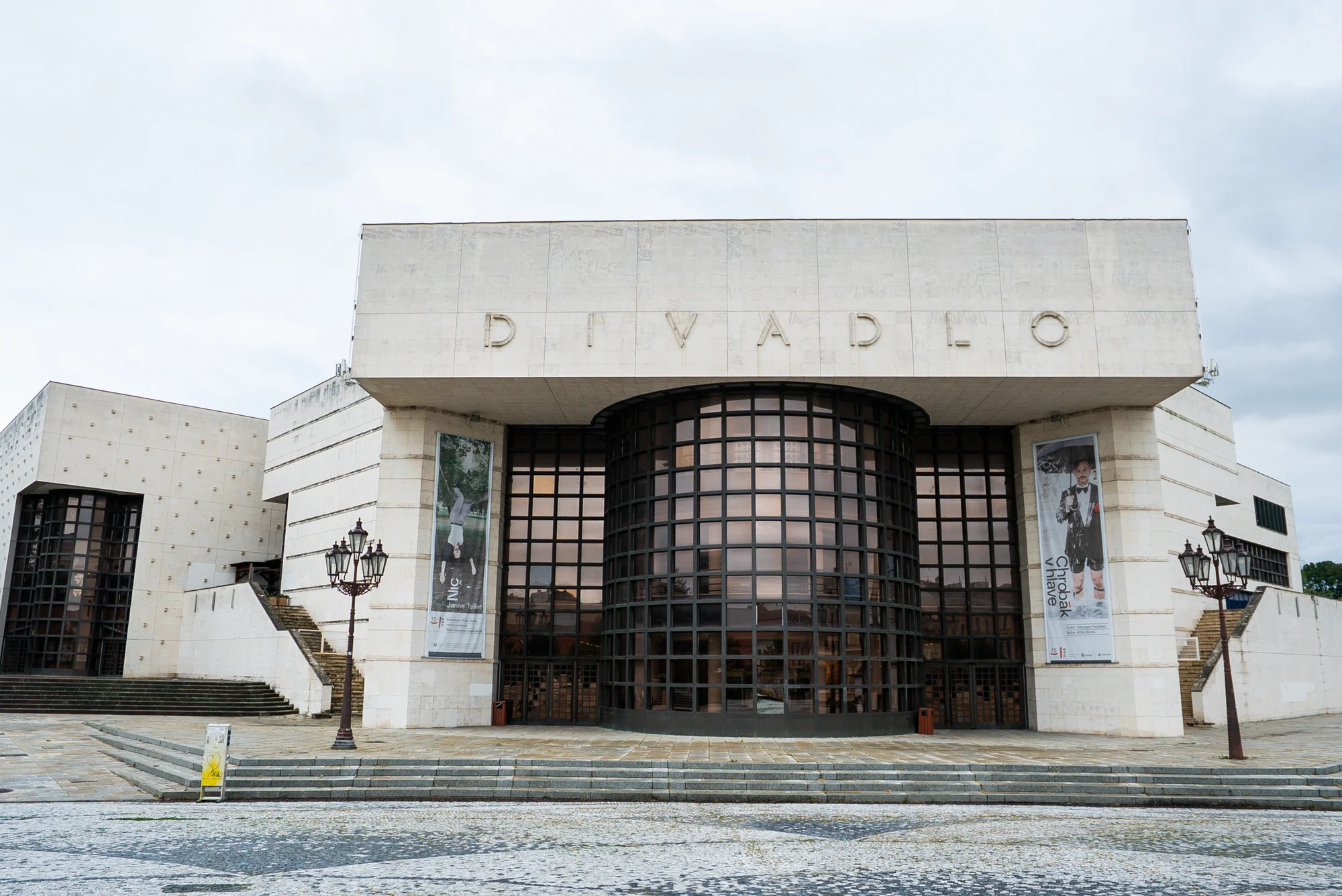 Otvorená vstupenka do Divadla Andreja Bagara: večer plný hviezdnych mien a veľkých emócií – Obrázok 2