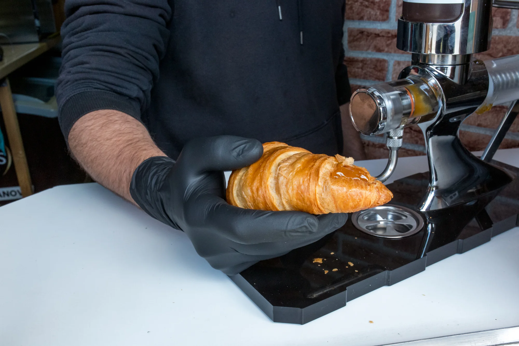 Káva s plneným croissantom: cappuccino, ice caffé aj matcha – Obrázok 3