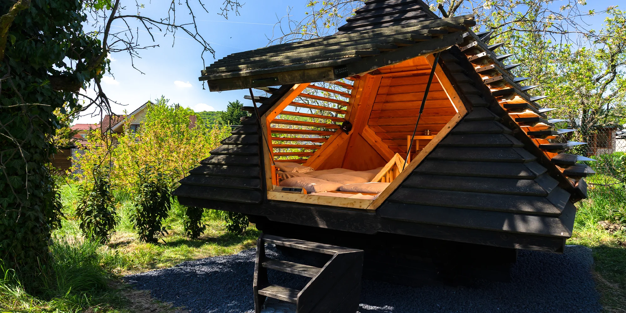 Unikátna apiterapia v apidomčeku: inhalácia úľového vzduchu, vibrácie a hlboký relax