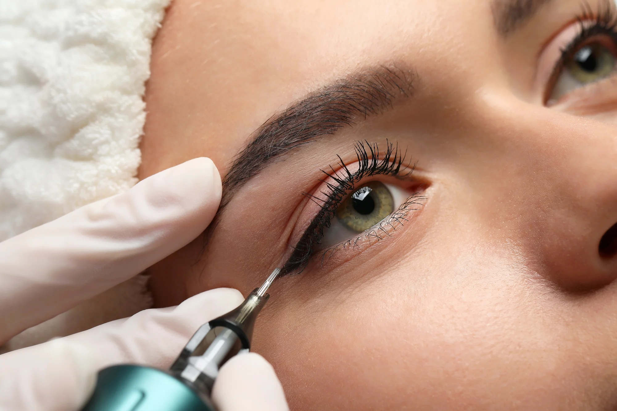 Permanentný make-up: odstránenie starého PMU aj zvýraznenie obočia, pier či očných liniek – Obrázok 3
