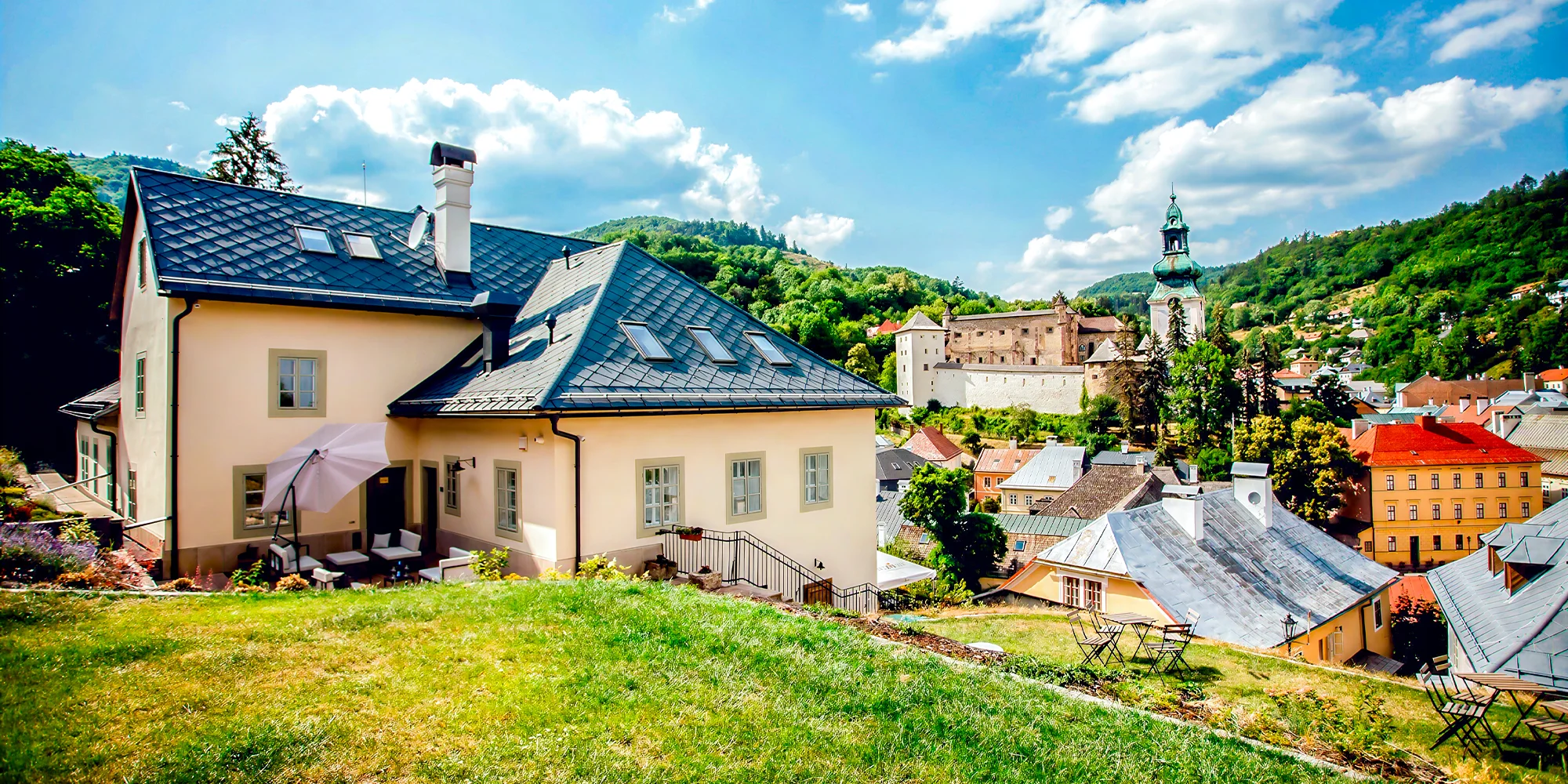 Spojenie histórie a luxusu v obľúbenej Banskej Štiavnici: hotel len 300 m od Nového Zámku