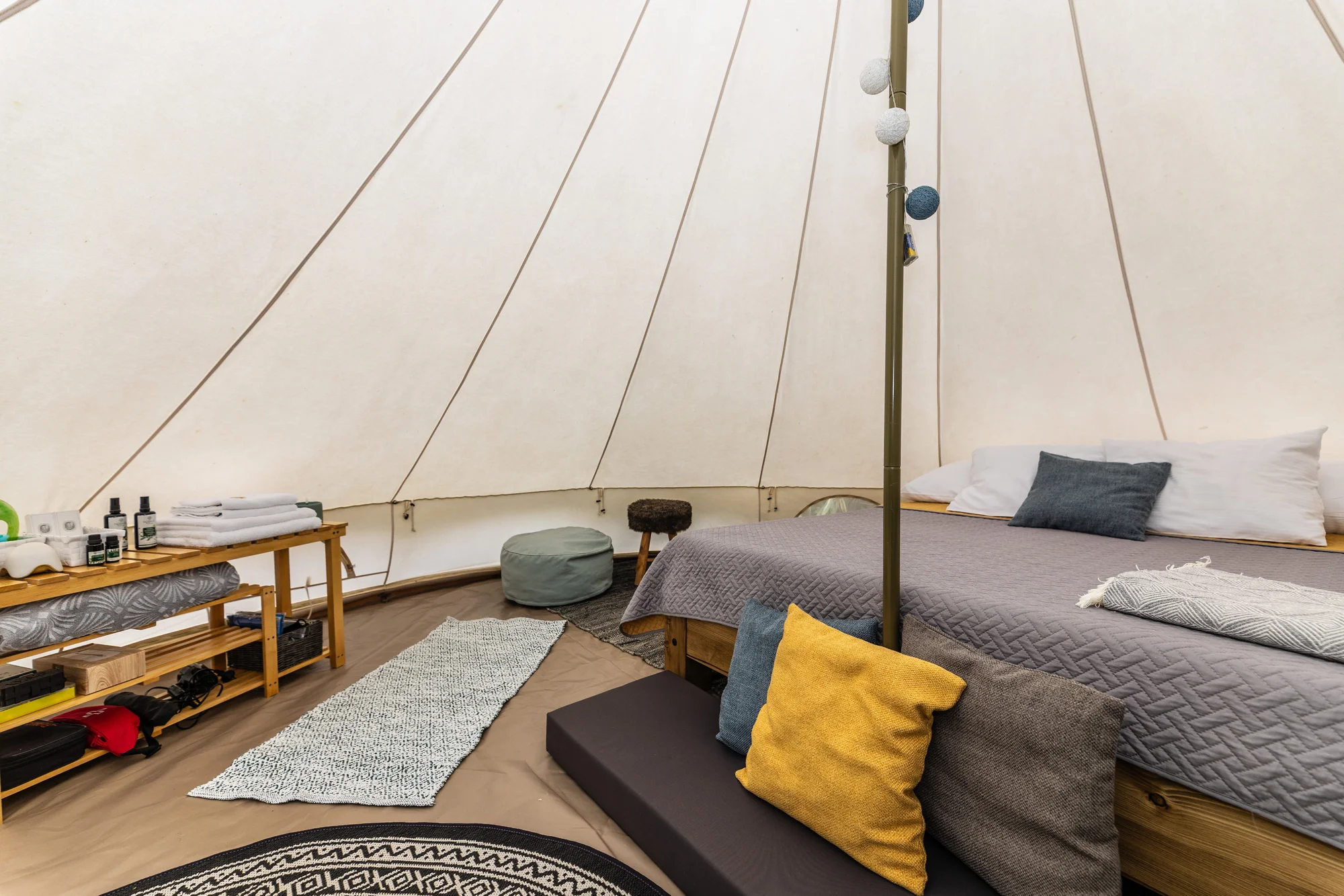 Glamping v západných Čechách: vybavený stan v záhrade vrátane vonkajšej kúpeľne – Obrázok 6