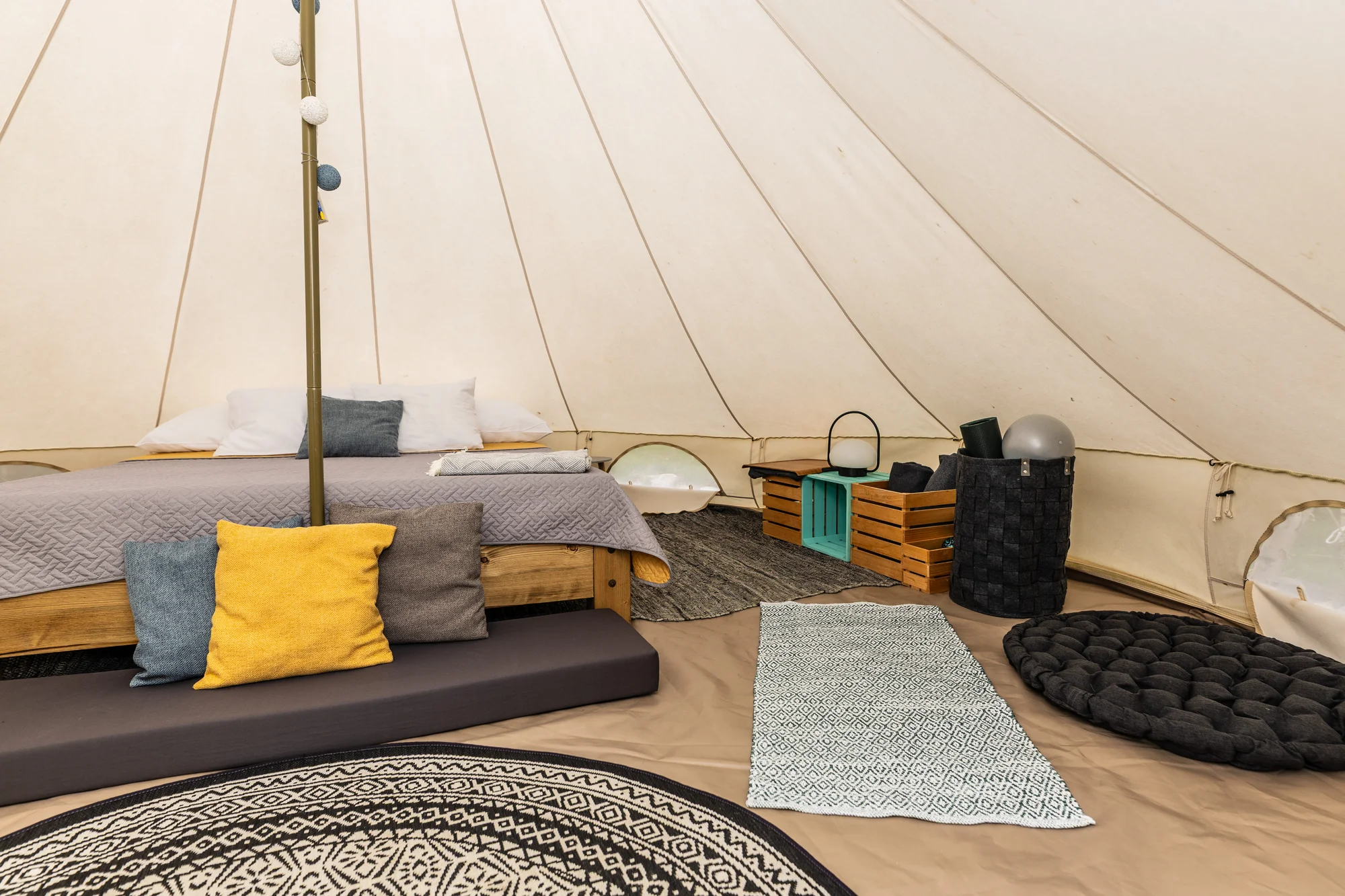 Glamping v západných Čechách: vybavený stan v záhrade vrátane vonkajšej kúpeľne – Obrázok 5