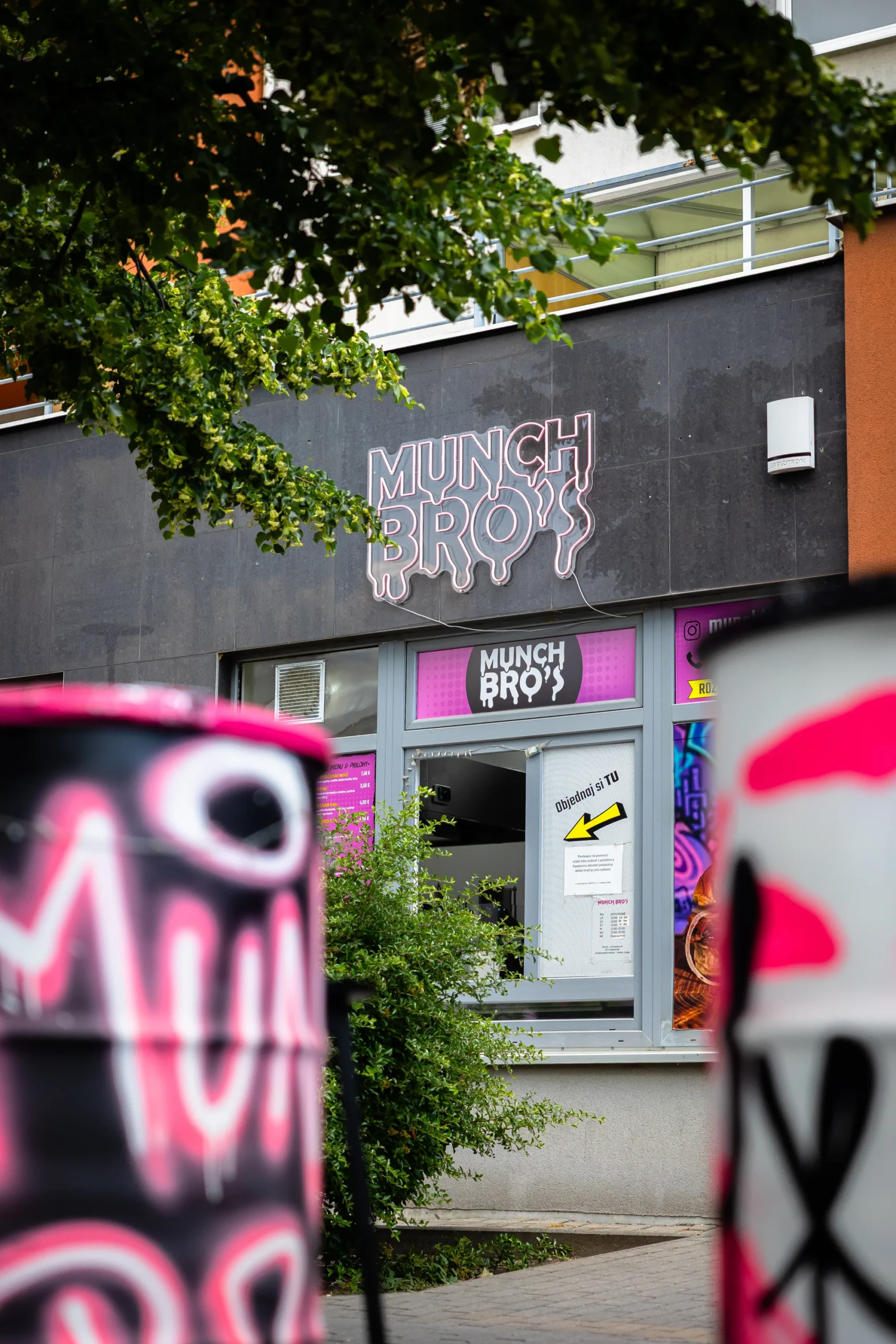 Poctivý street food: burgre s hranolčekmi a omáčkou podla vlastného výberu – Obrázok 2