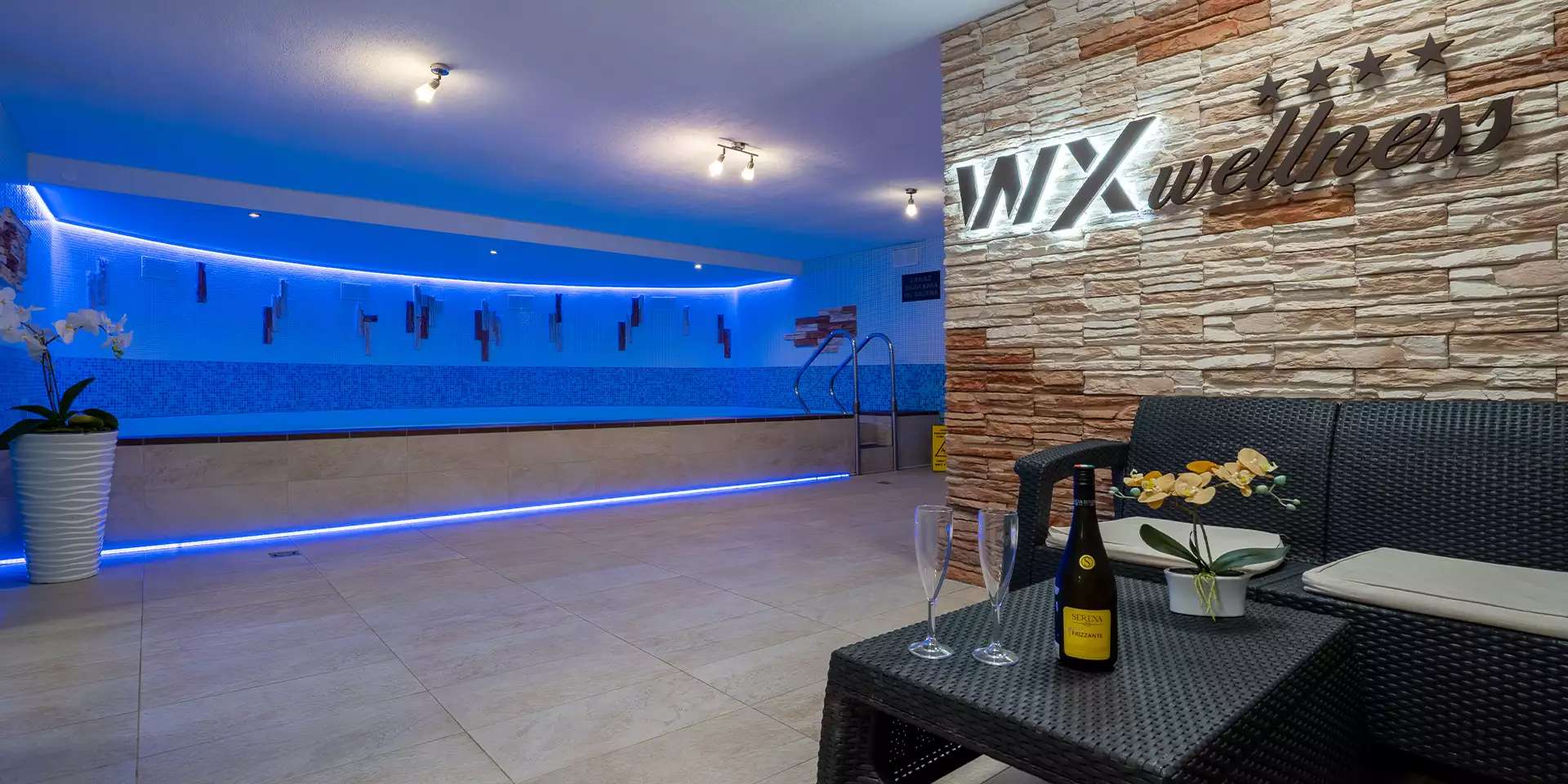 Privátny vstup do wellness s proseccom a fitness pre 2 osoby vo WX Hoteli