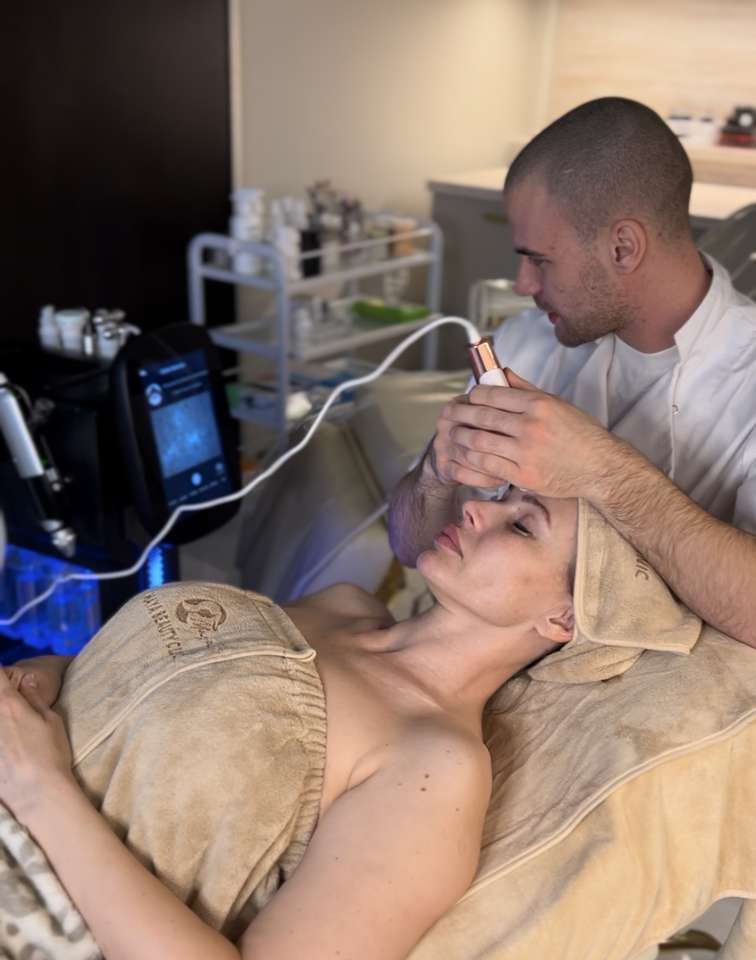 Ošetrenie Hydrafacial pre žiarivú pleť v Maya Beauty Clinic – Obrázok 5