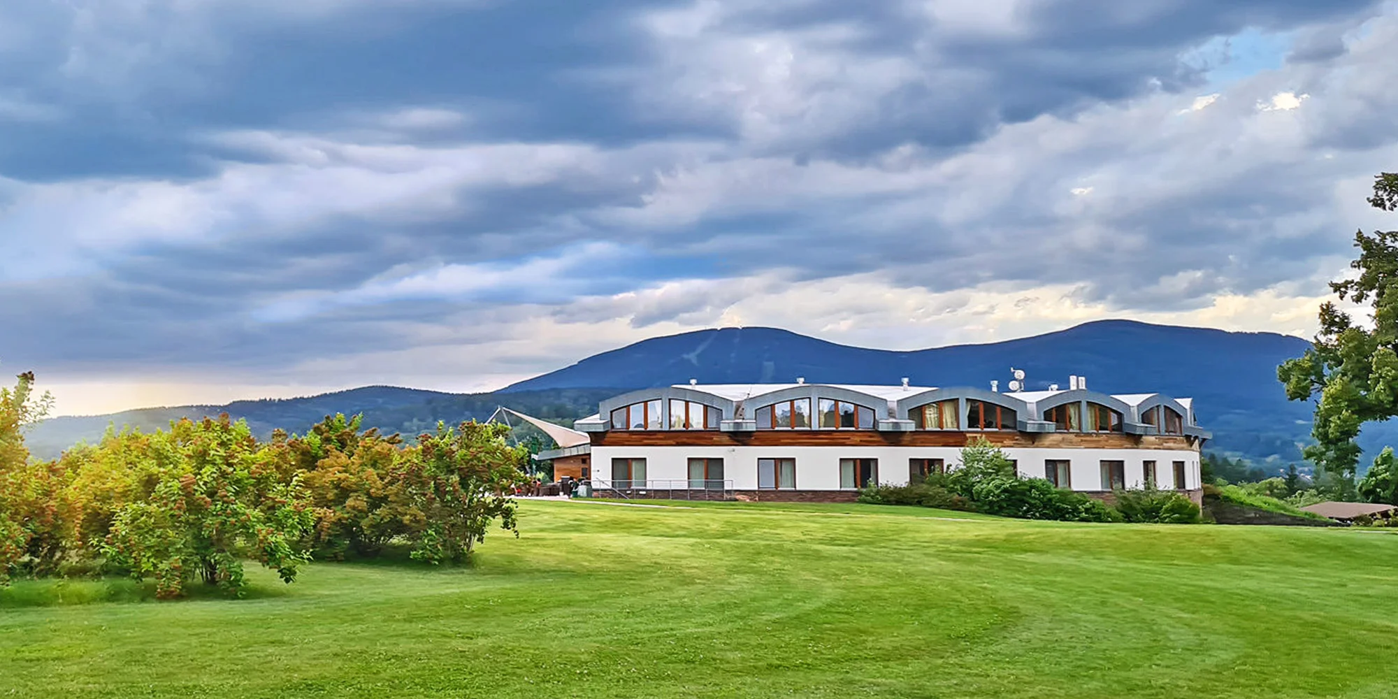Luxusný dizajnový golf & ski rezort v Krkonošiach s raňajkami alebo polpenziou a neobmedzeným wellness