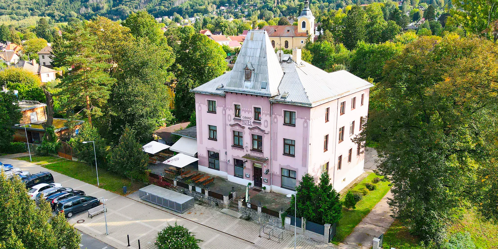 Pohodový pobyt v Českom krase: hotel v blízkosti Karlštejna, raňajky alebo polpenzia