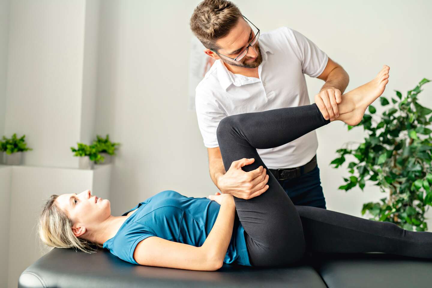 Fyzioterapeutické cvičenia - rázová vlna, individuálne cvičenia, masáže či bankovanie